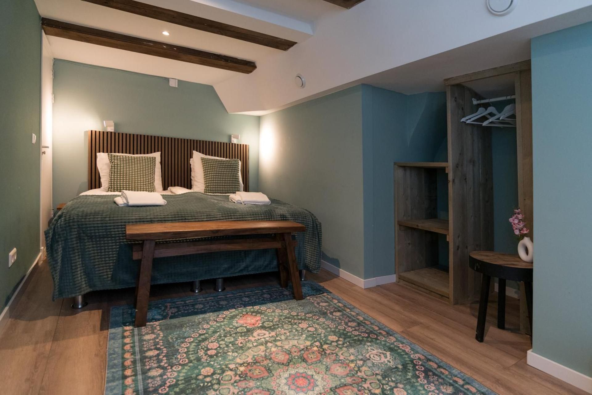 Deluxe Double Room with Bath (Smedestraat)