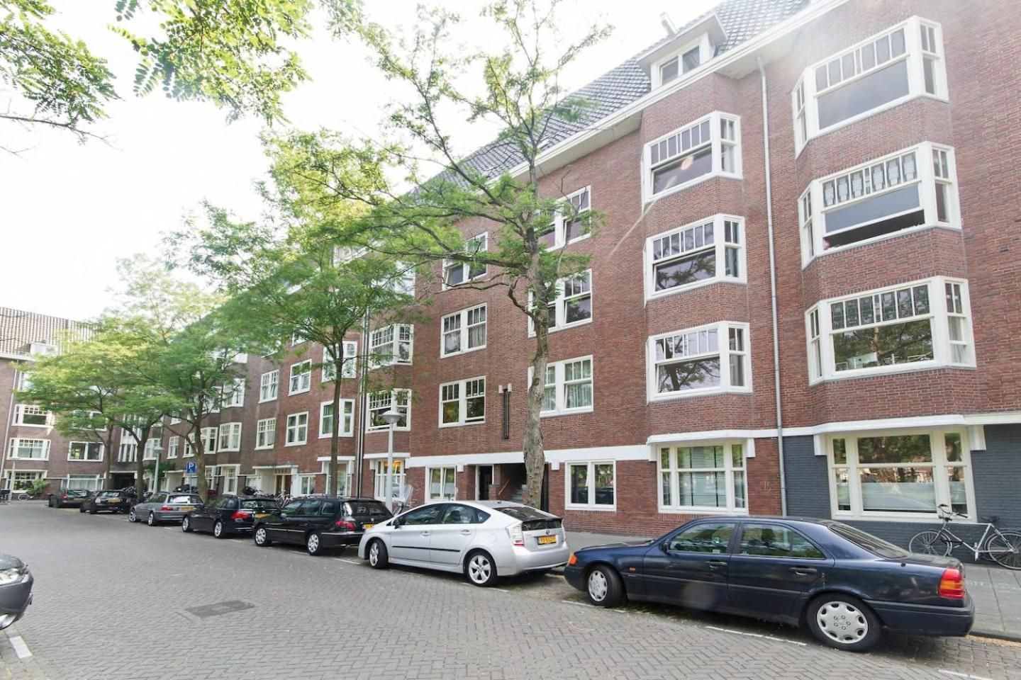 BEAUTIFUL APARTMENT WiTH ASIAN STYLE BEDROOM NEAR RAI & CENTER