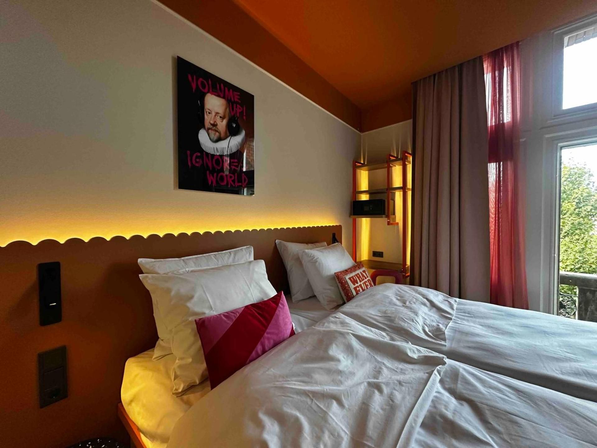 City-Hotel Rembrandt Square Deluxe Double or Twin Room with Balcony 3