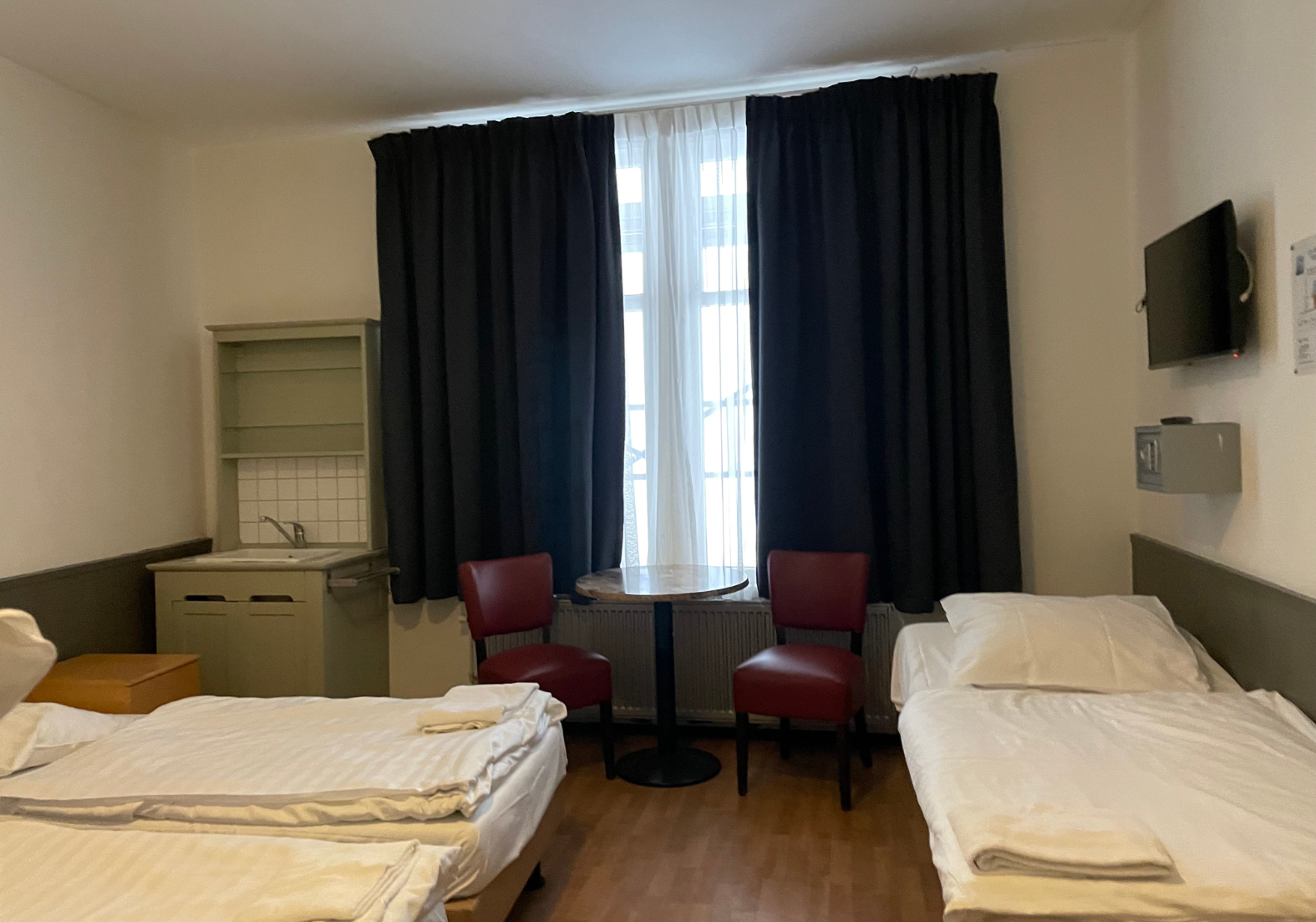 5 people room with shared facilities