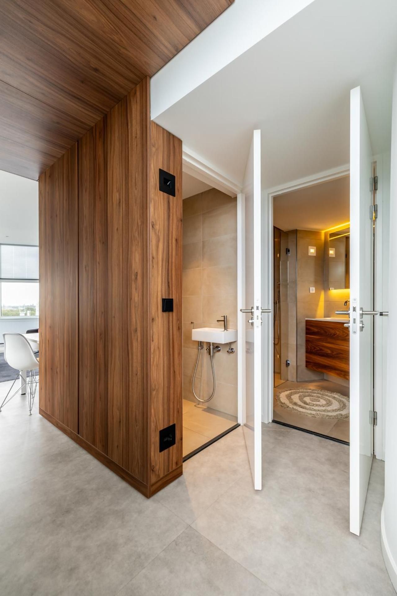One-Bedroom Apartment with View