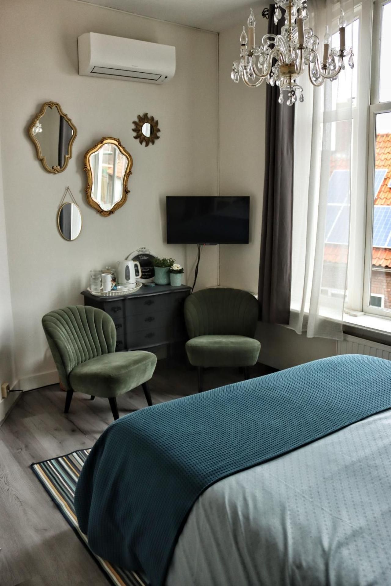 Twin Room with Private Bathroom