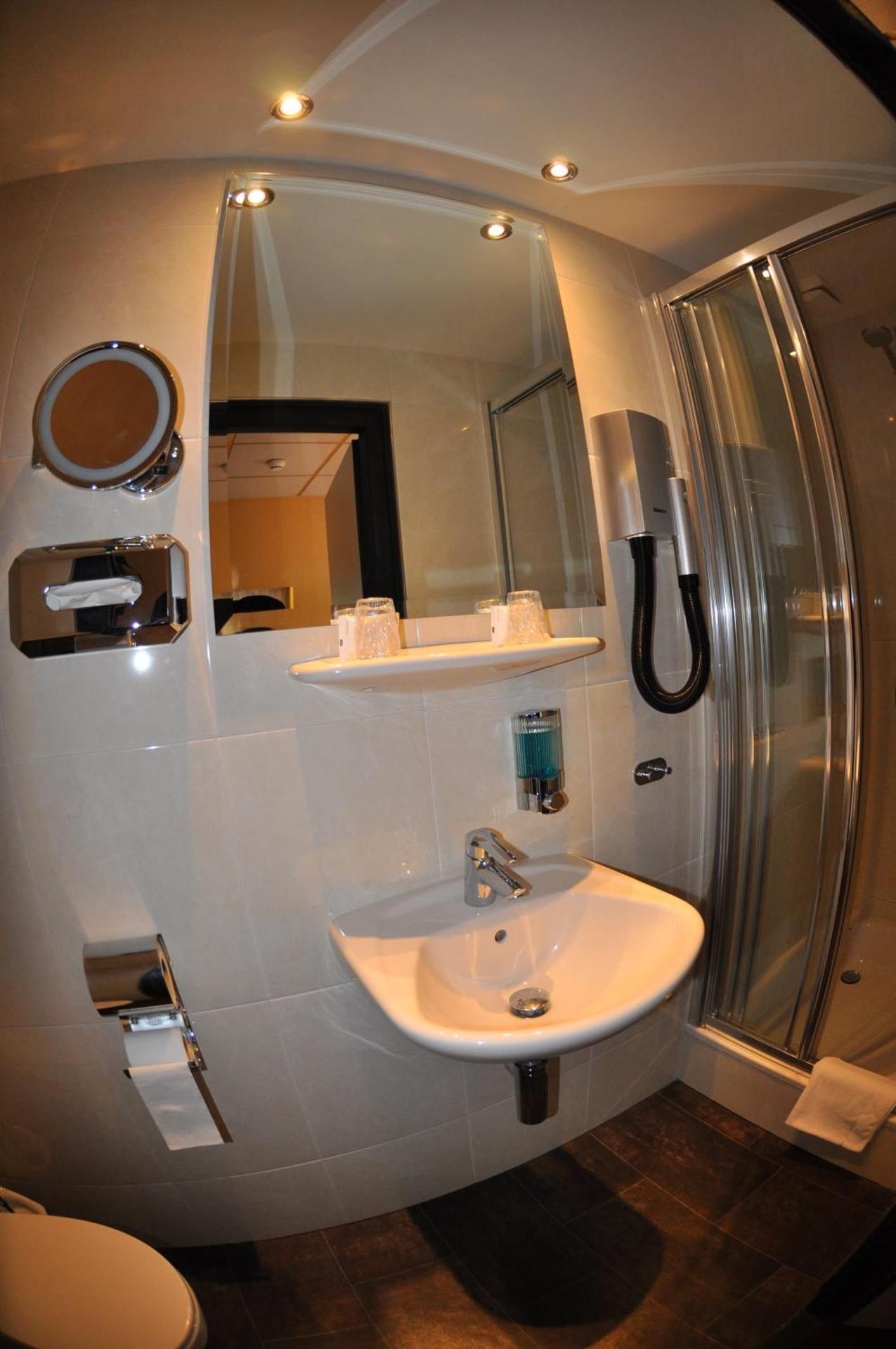 Small Double Room with Shower 