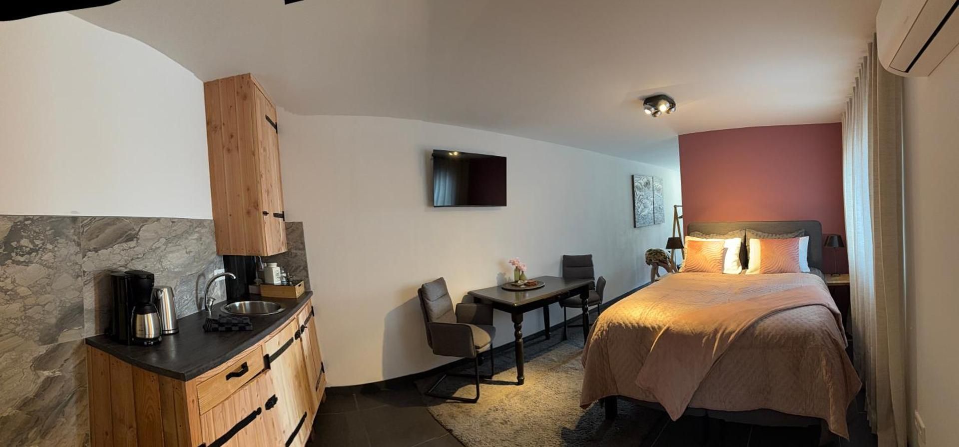 Deluxe Double Room with Shower