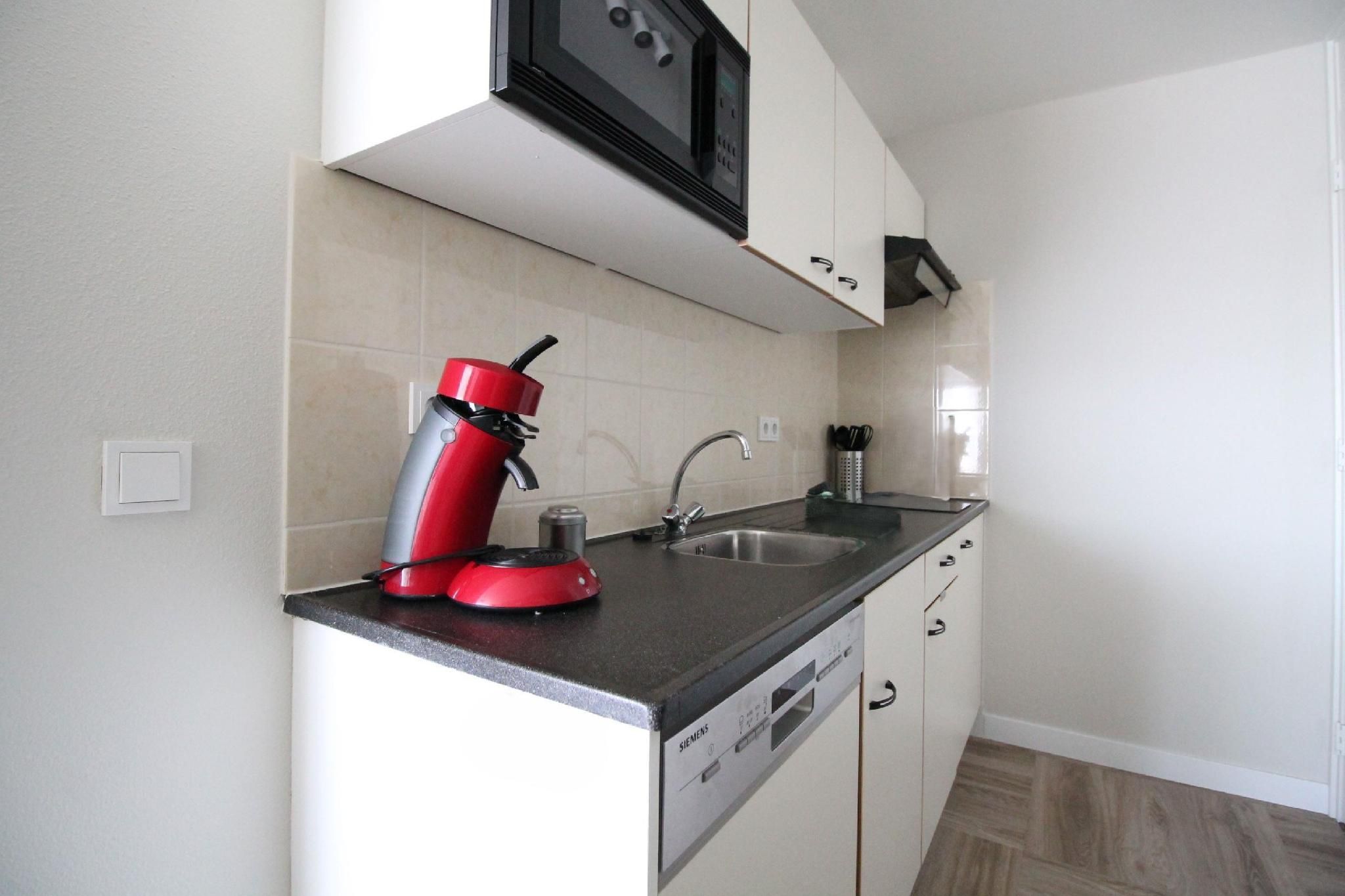 APARTMENT - 1 DOUBLE BED 1 BUNKBED,NON SMOKING,2 ROOMS, CITY VIEW