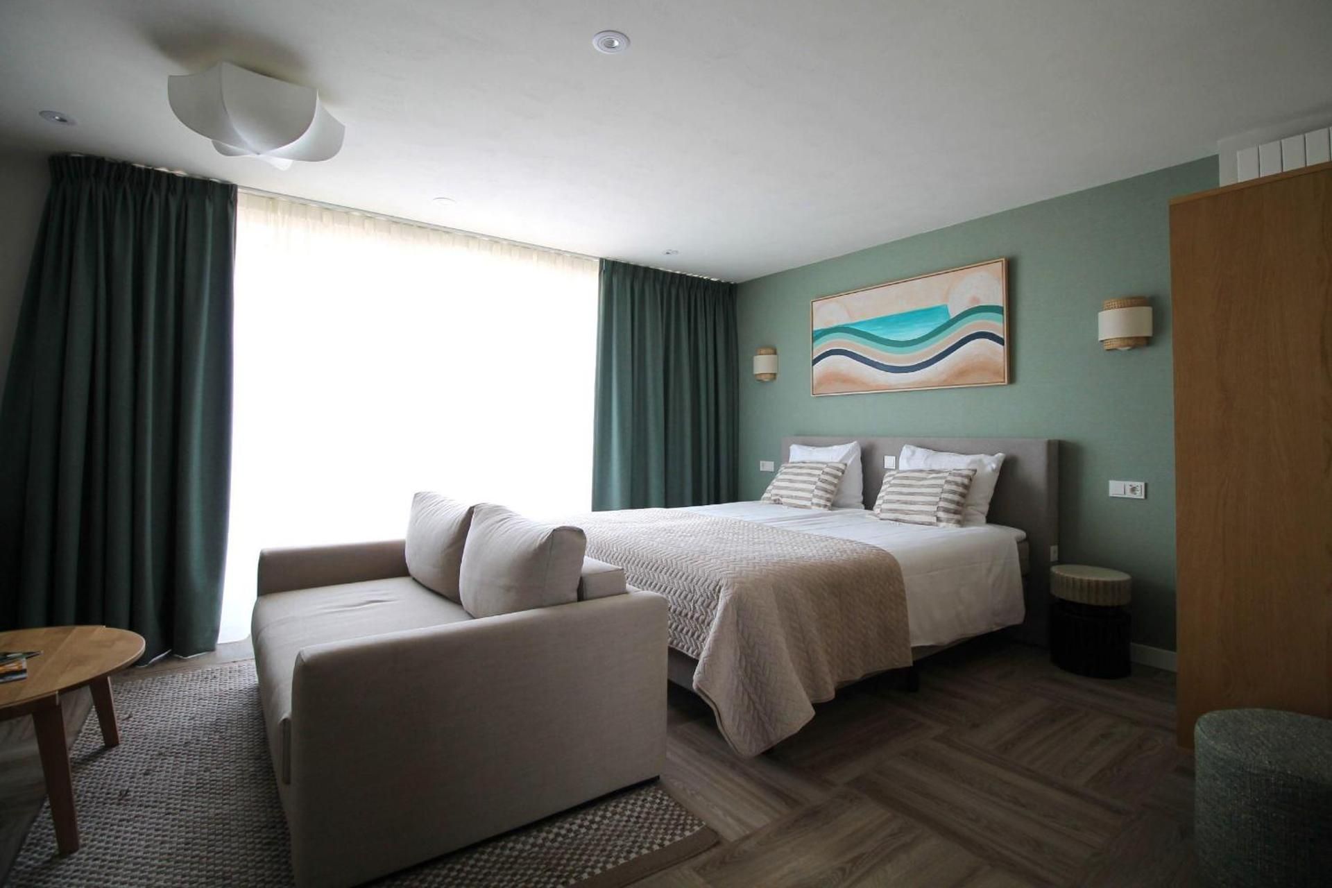 Superior Double Room with Sea View and Walk-In Shower - Non-Smoking