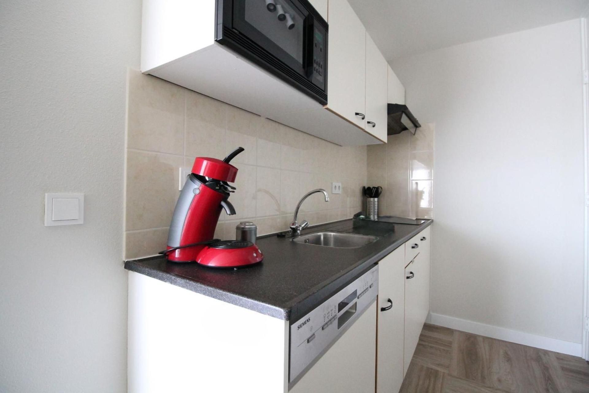 Two-Room Apartment with One Double and One Bunk Bed, City View and Walk-In Shower - Non-Smoking