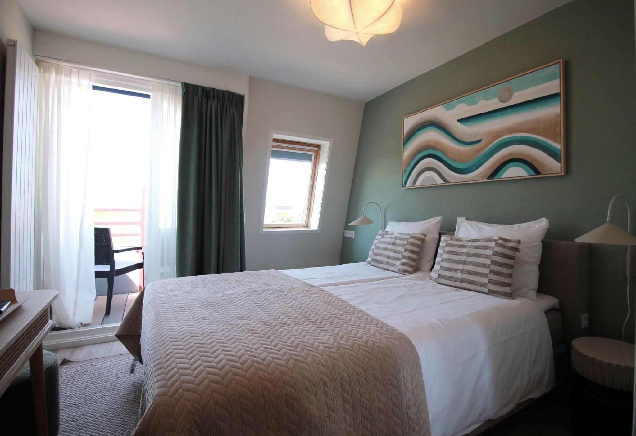 1 DOUBLE BED,NON SMOKING,SEAVIEW