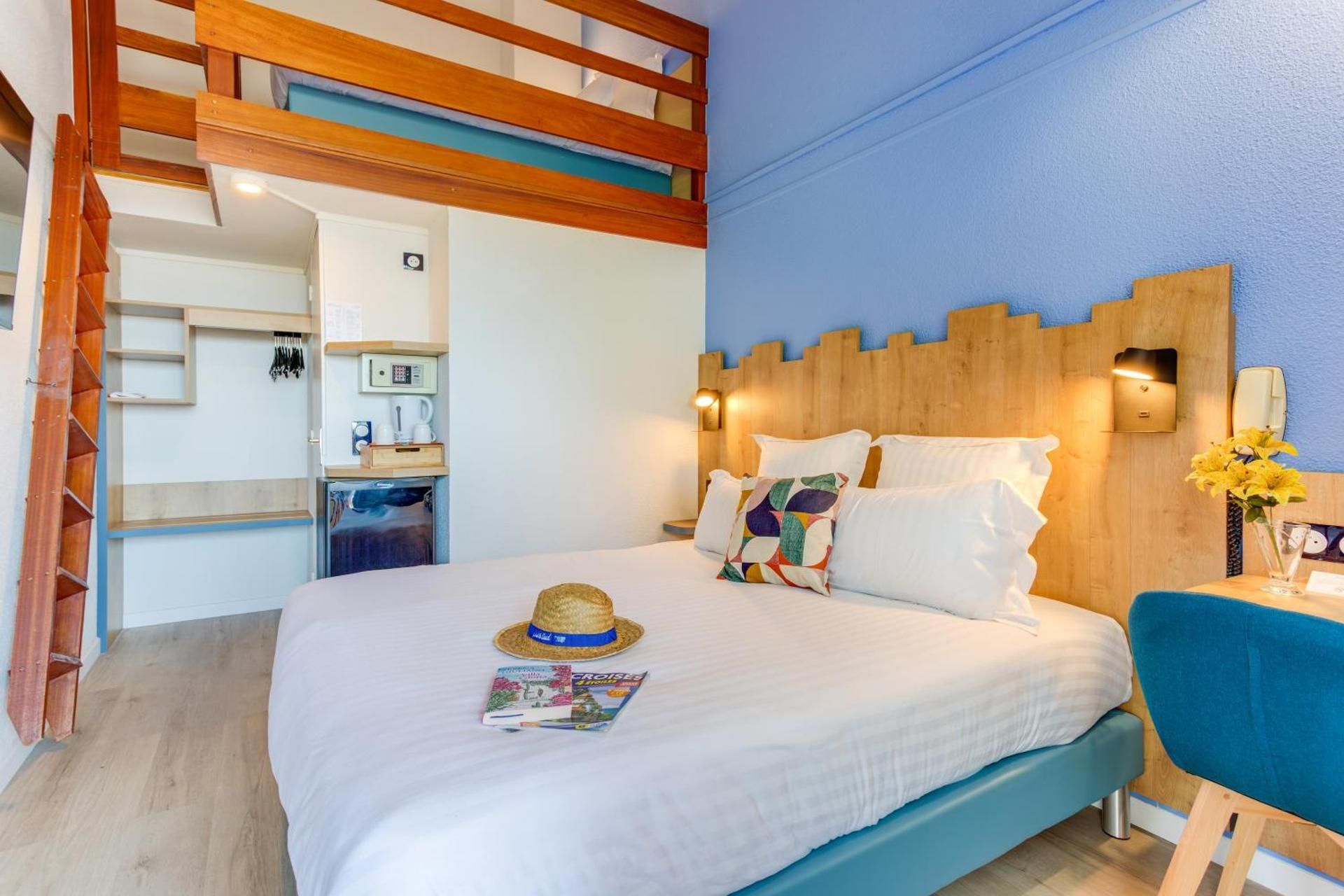 Sure Hotel by Best Western Mougins Belvedere Standard Room with One Queen and One Single Bed - Non-Smoking