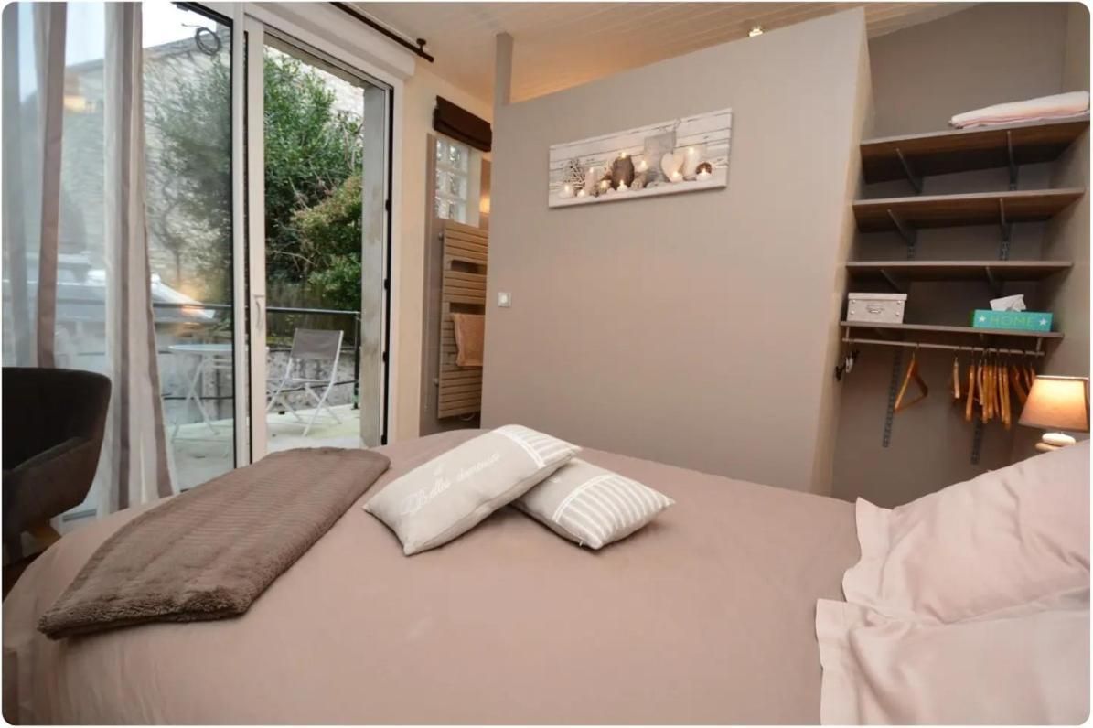 Deluxe Double Room with Shower