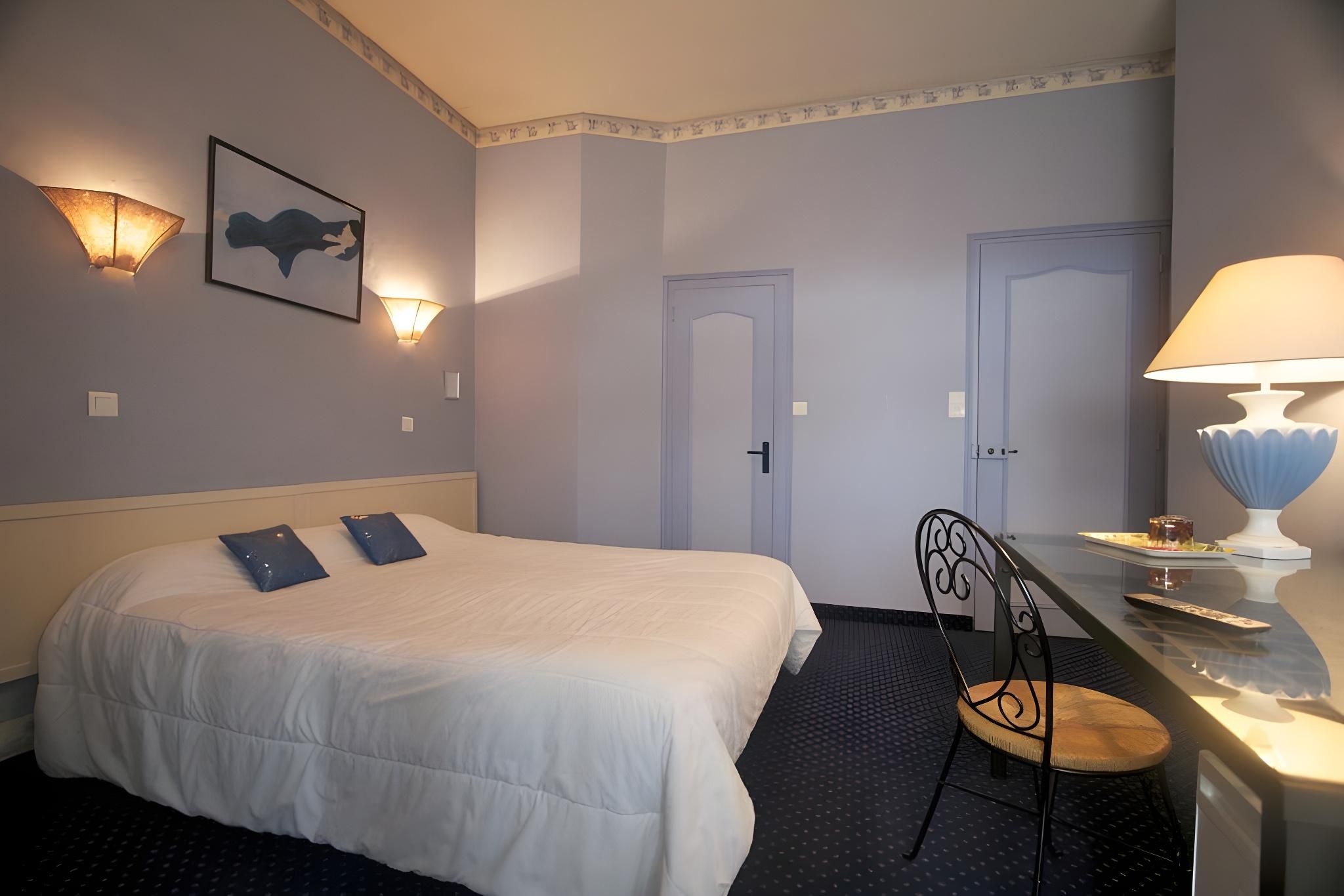 Double Room with Bathtub