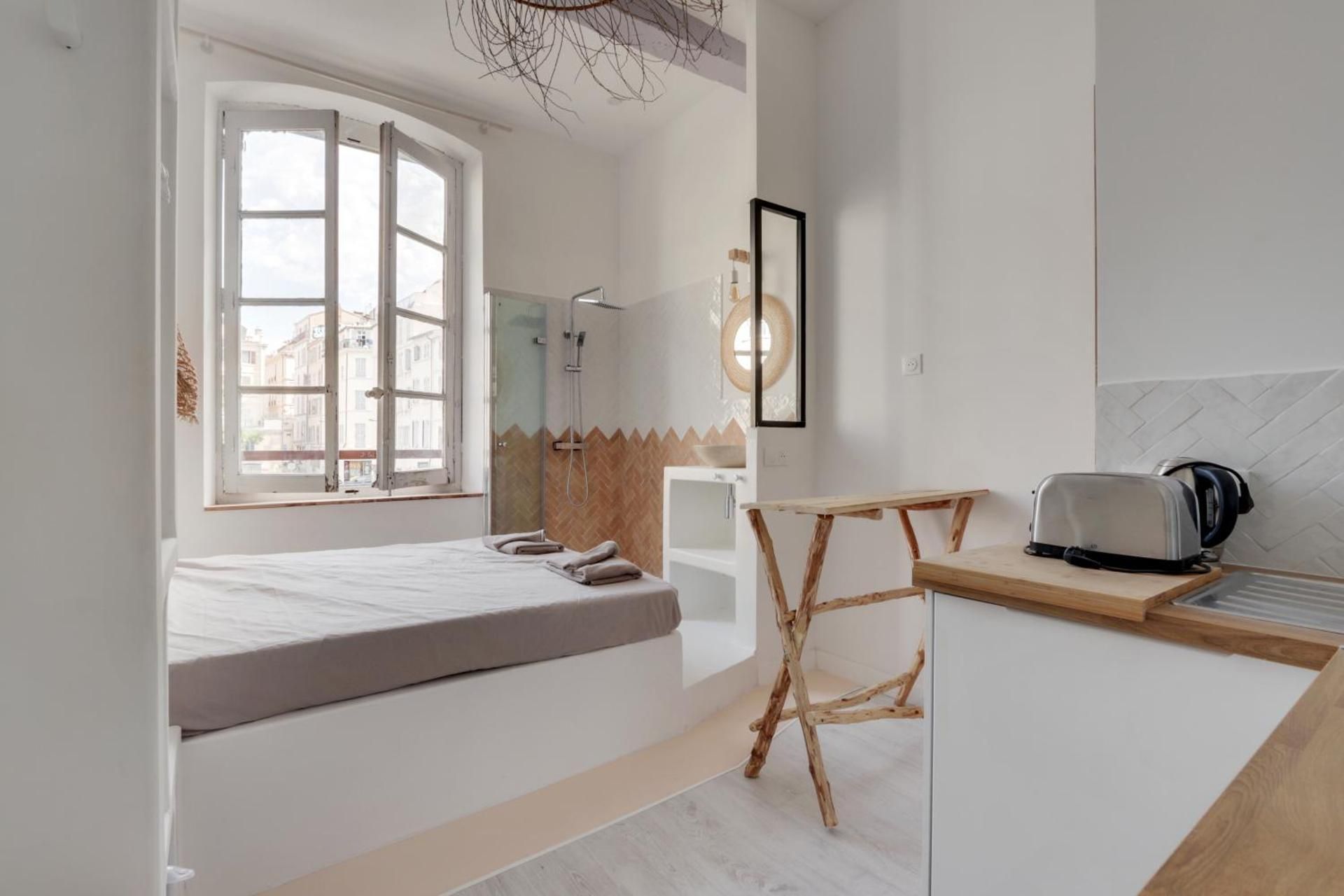 Studio Apartment
