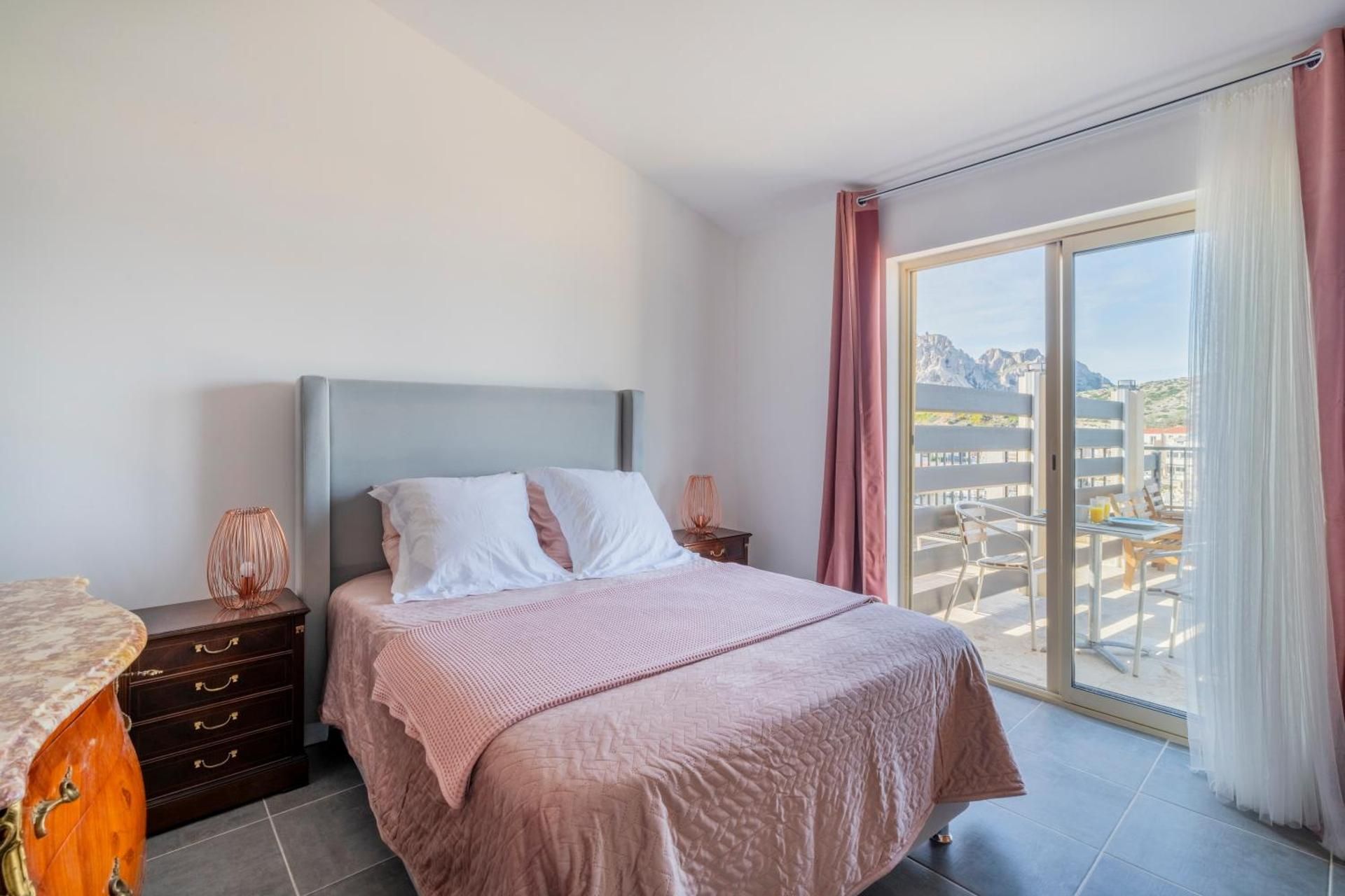 One-Bedroom Apartment with Sea View and Terrace