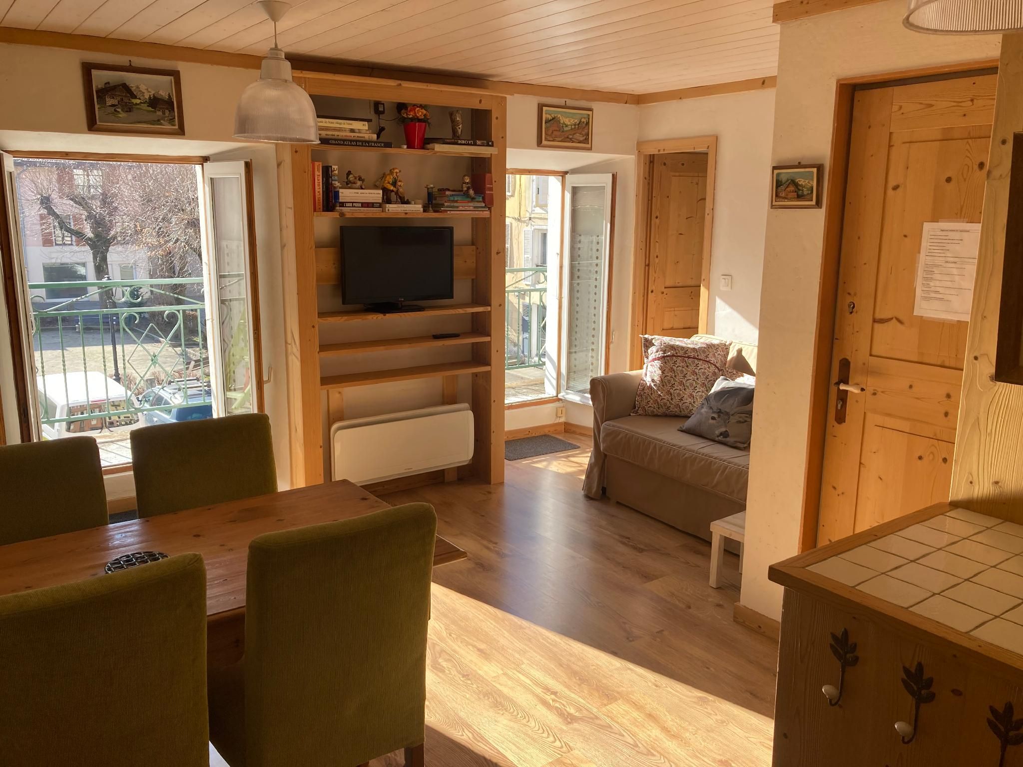 apartment - entire house or apartment