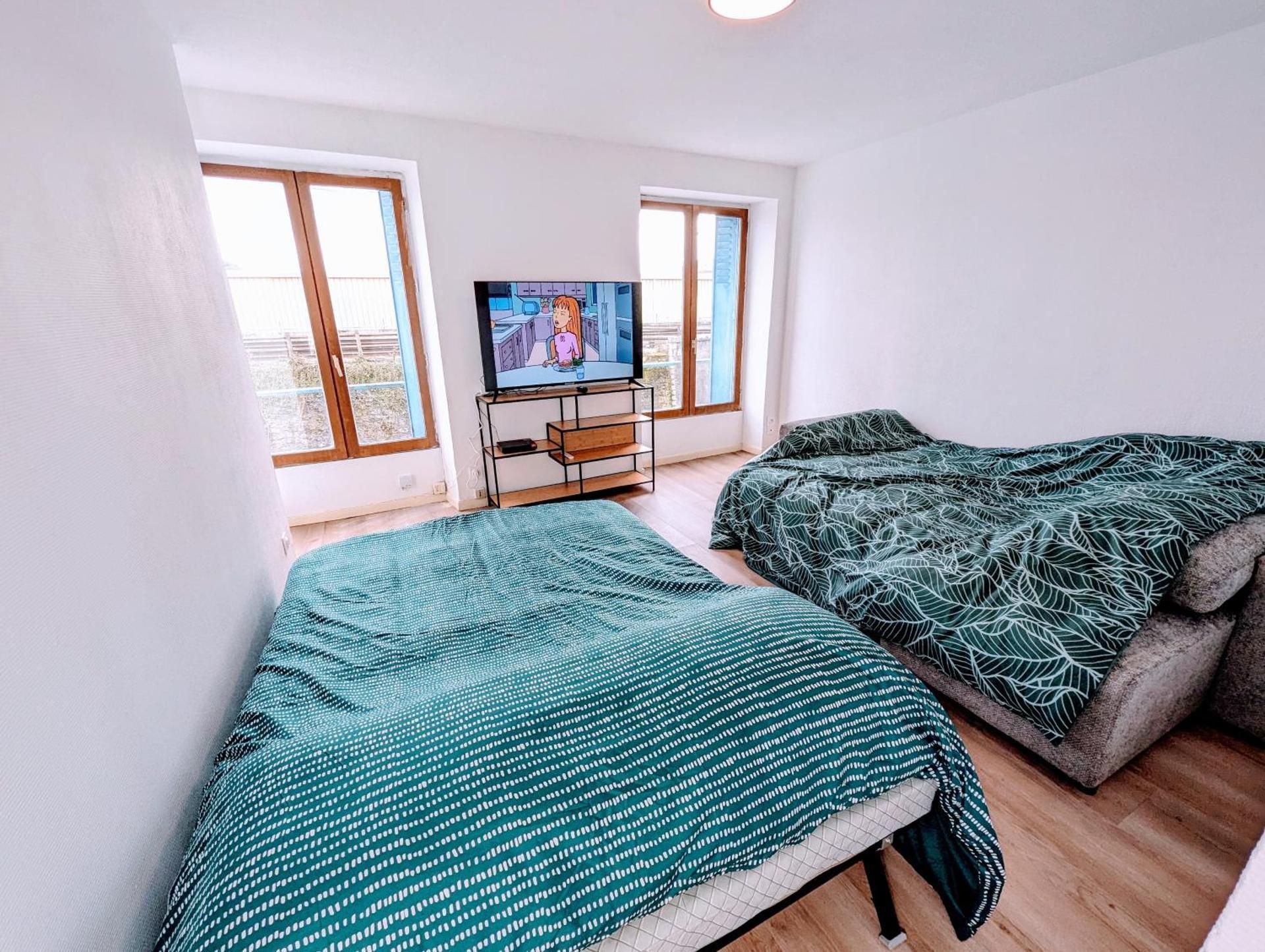 DELUXE APARTMENT