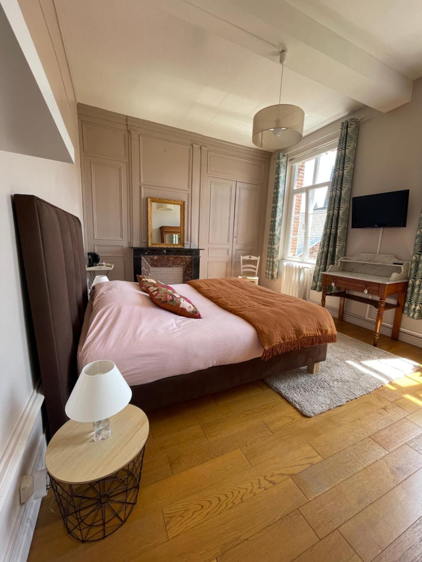 Standard Queen Room