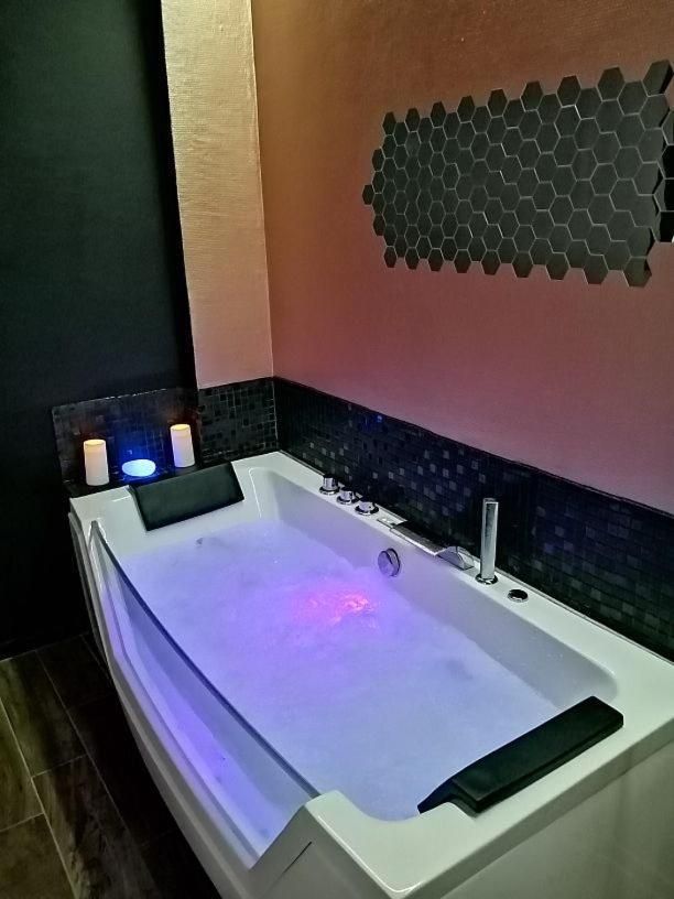 One-Bedroom Apartment with Spa Bath