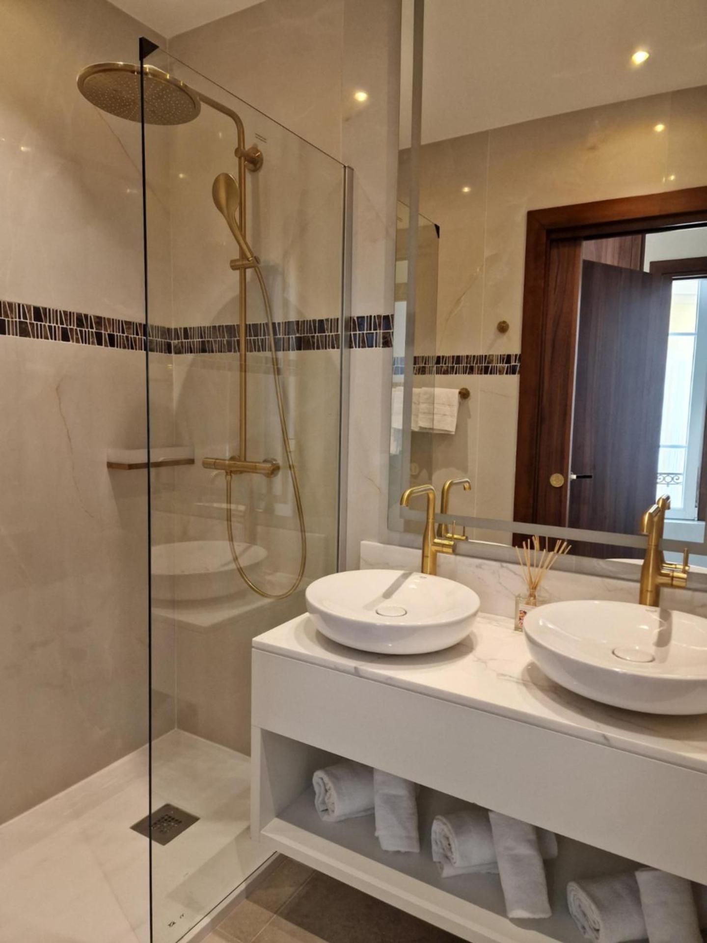 Hotel Acanthe One-Bedroom Apartment Rotonde 2