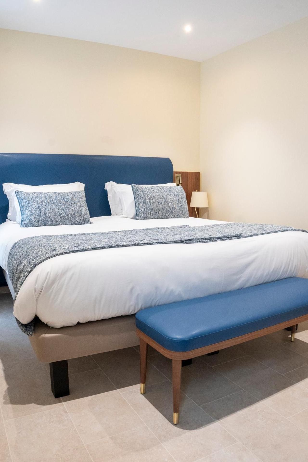 Hotel Acanthe One-Bedroom Apartment Rotonde