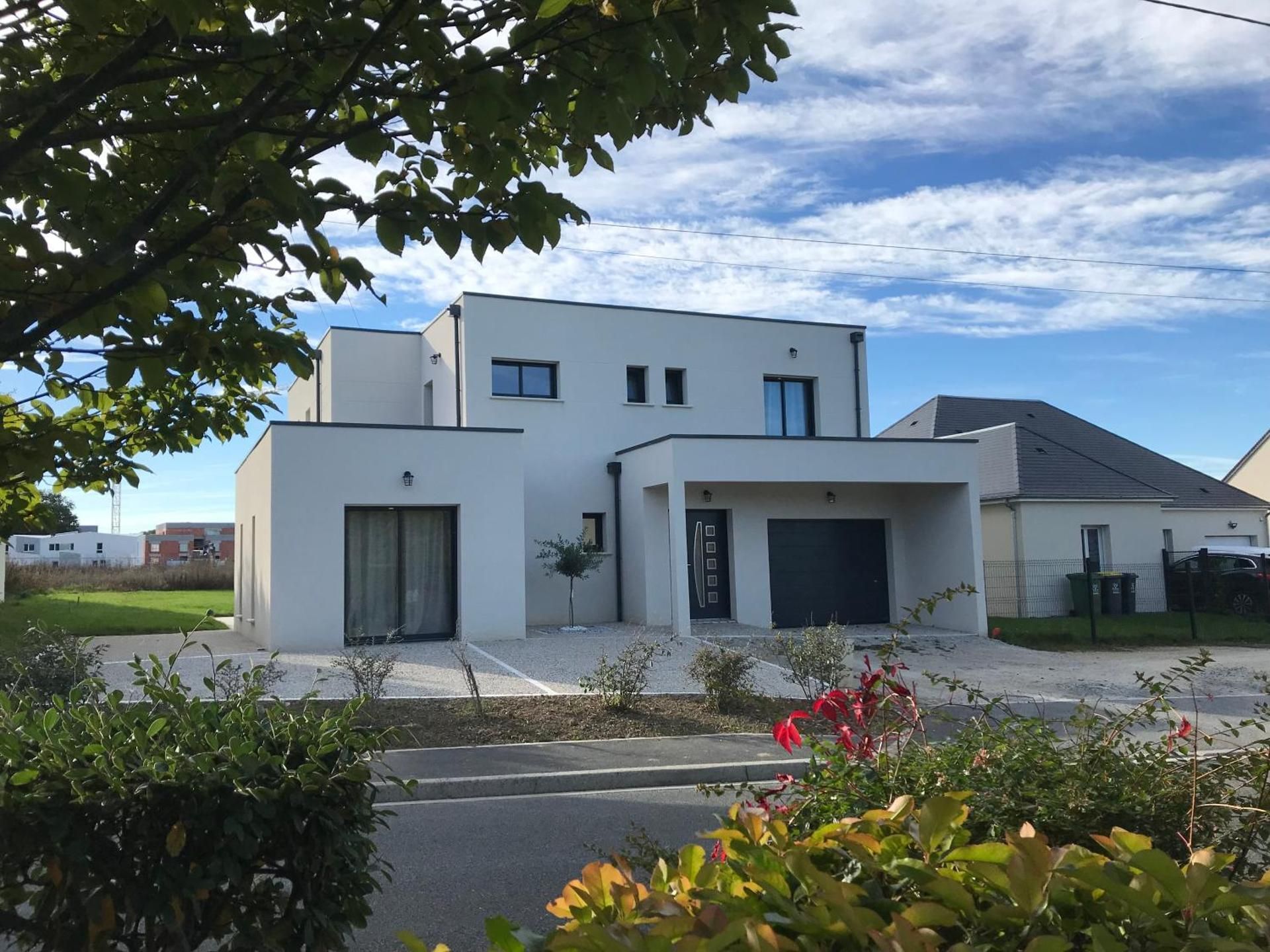 Chambre independante RDC avec SdB, WC et parking