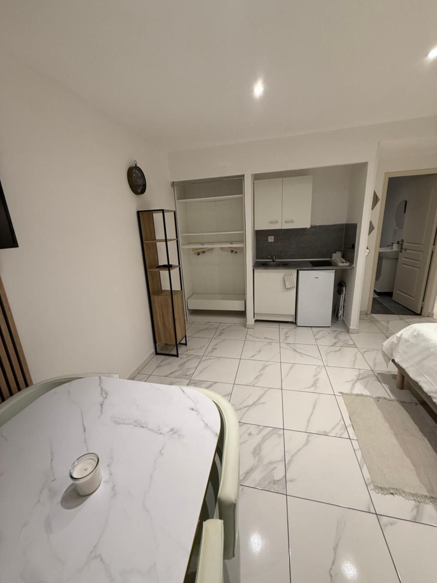 One-Bedroom Deluxe Apartment