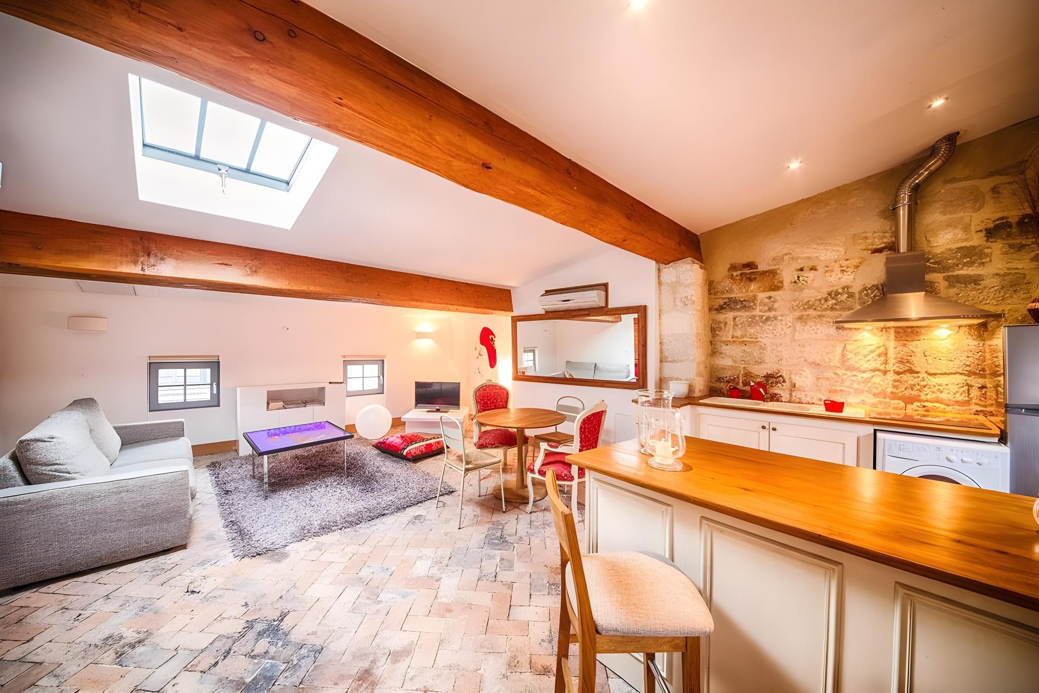 Appartement confort 1x chambre et 1x canapé lit vue sur rue 2ème étage