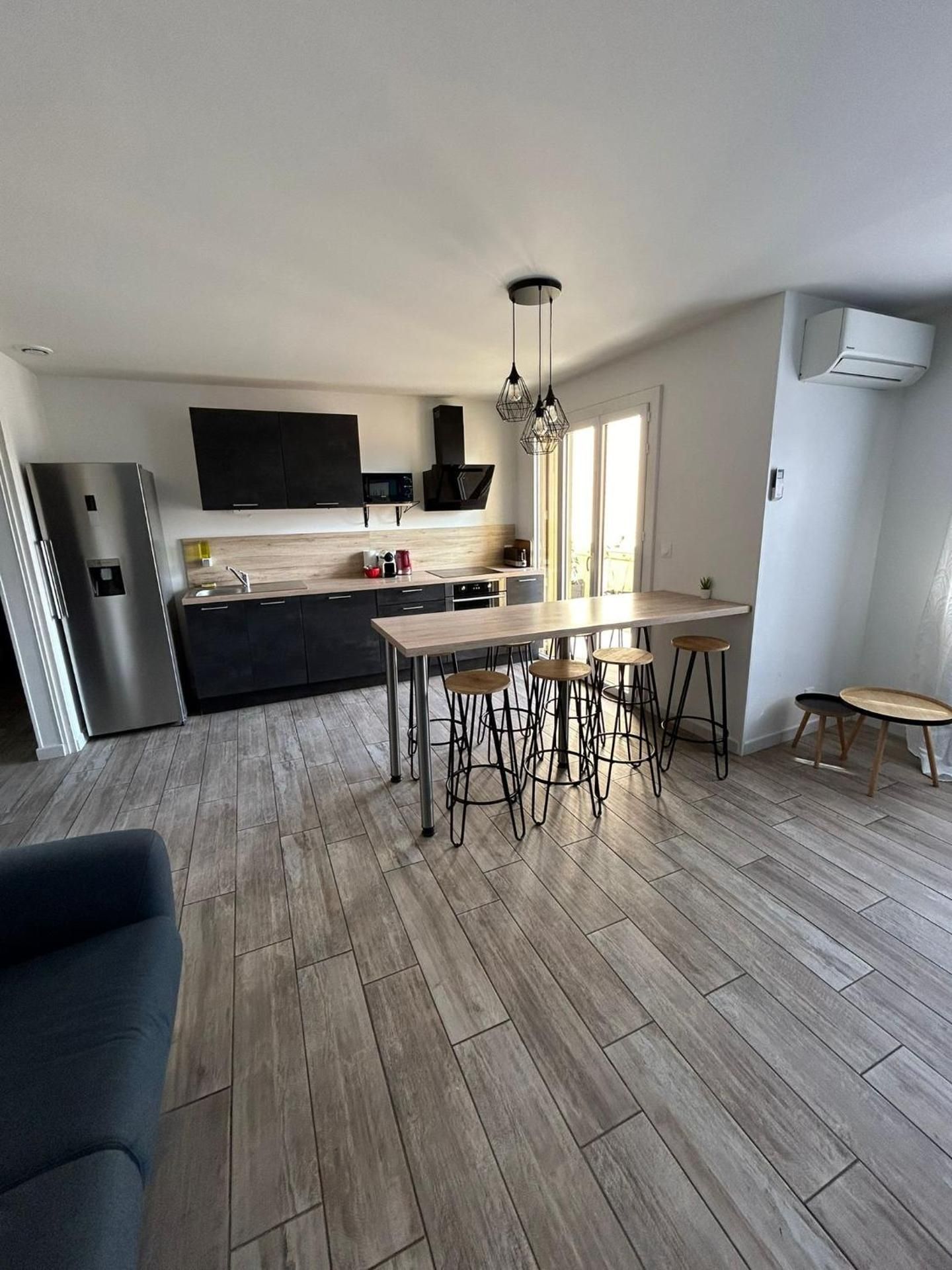Four-Bedroom Apartment with Balcony