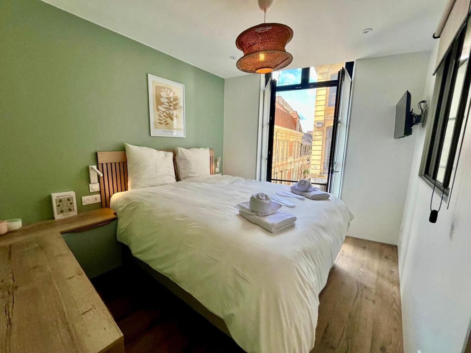 One-Bedroom Apartment with City View