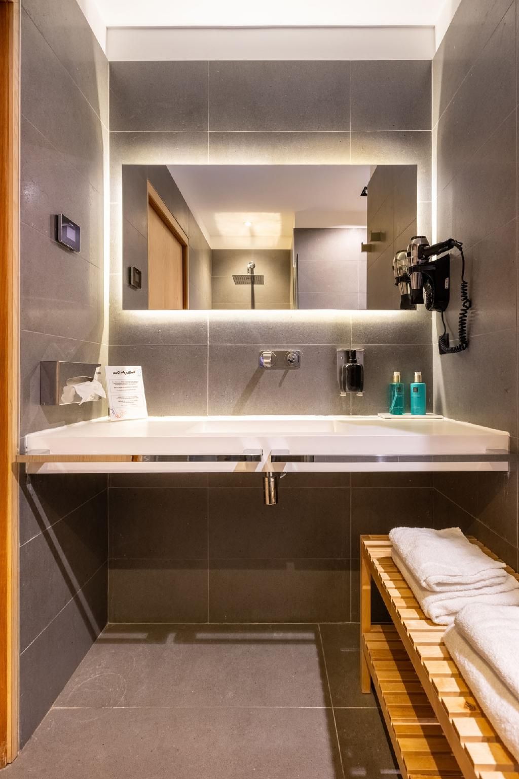 Suite n°4-Prestige-Appartement-SDB privée avec baignoire-Vue sur la cour