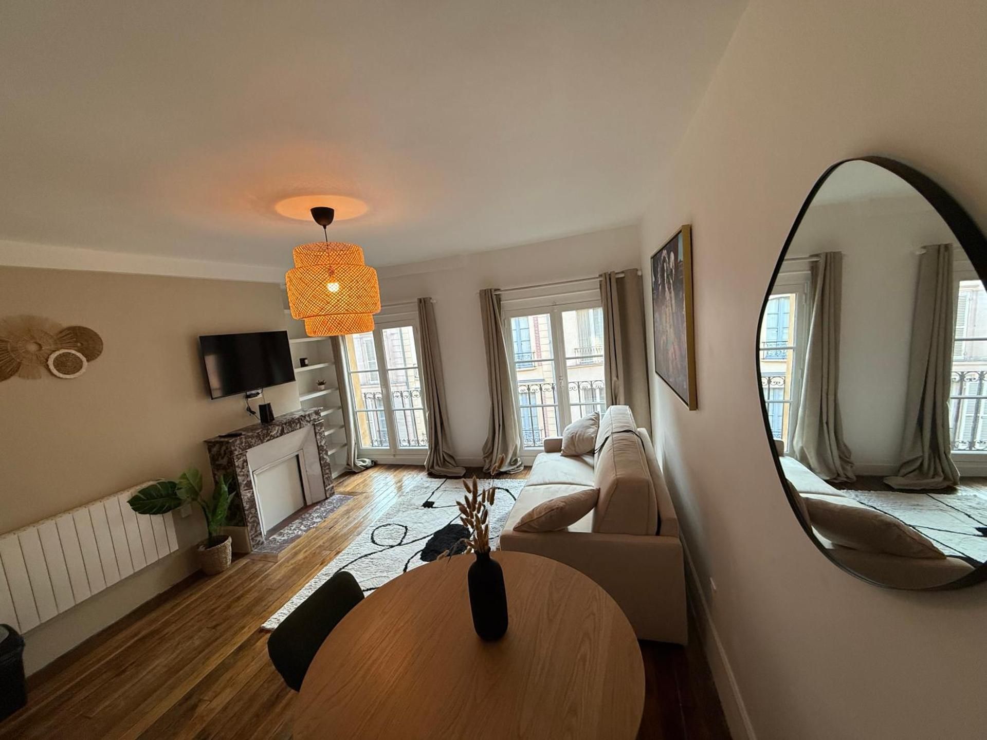 Deluxe One-Bedroom Apartment