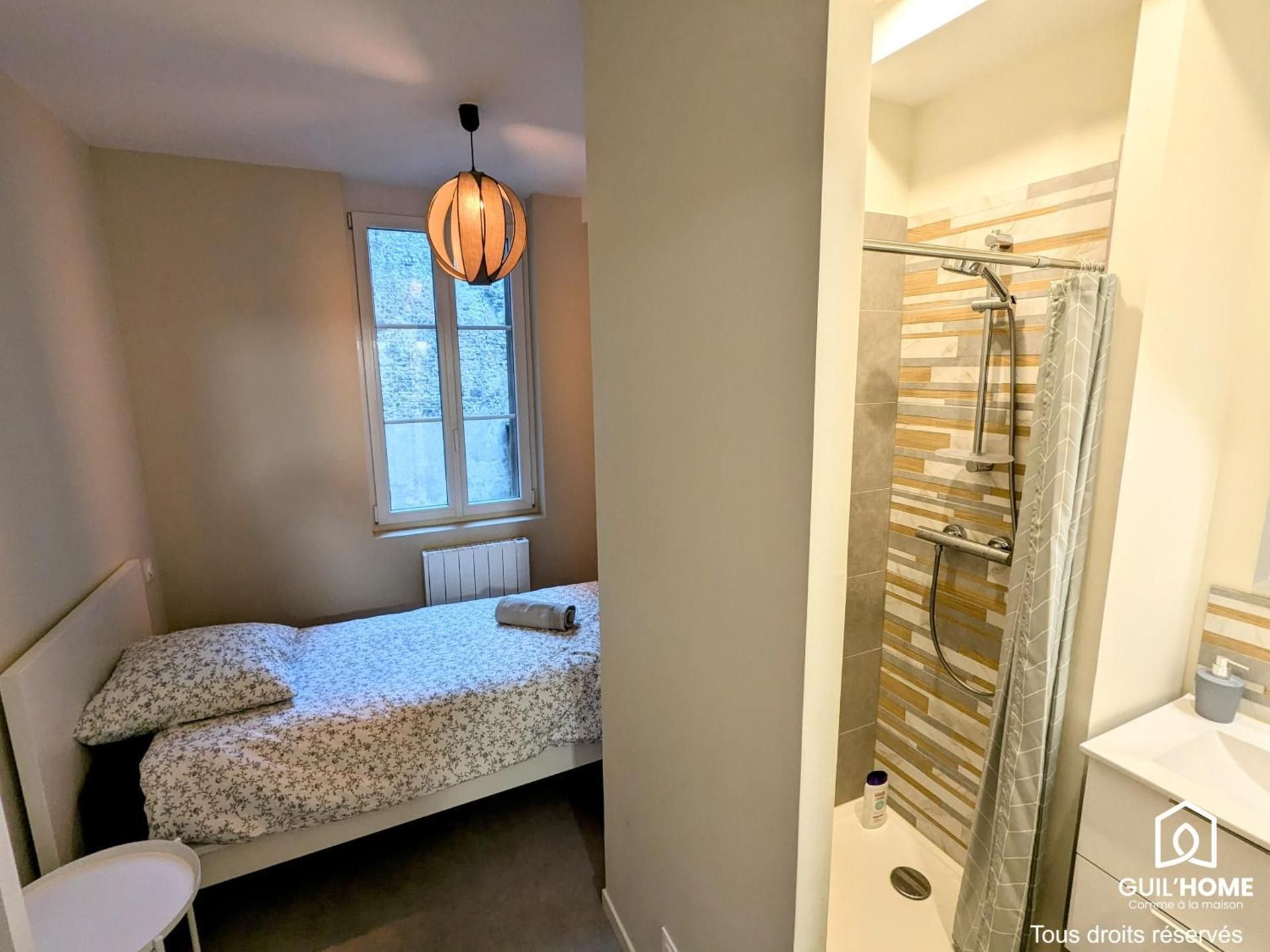 Single Room with Shared Toilet