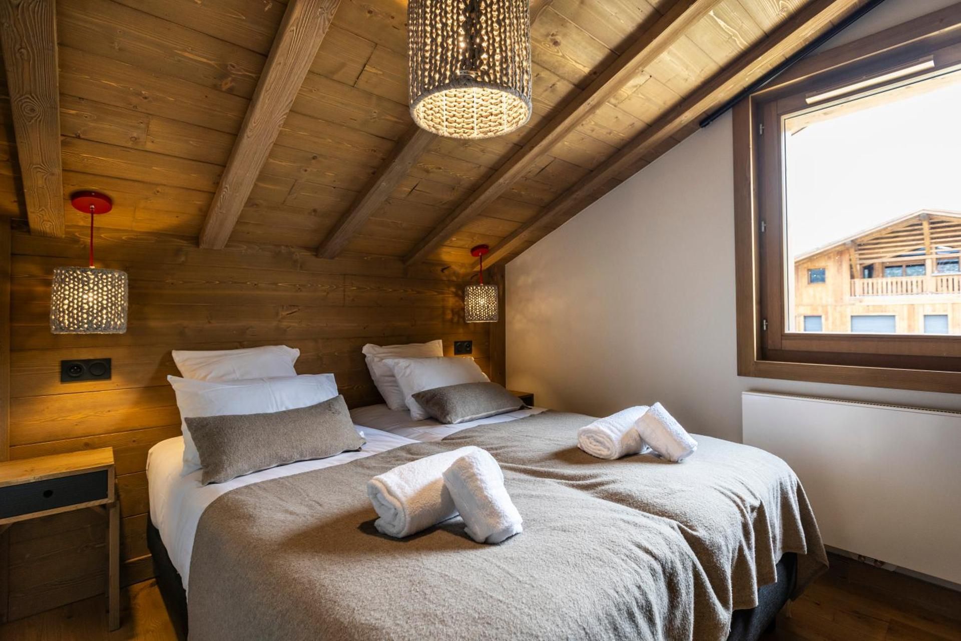 3 Bedrooms 2 Cabins 10/12 People Standard
