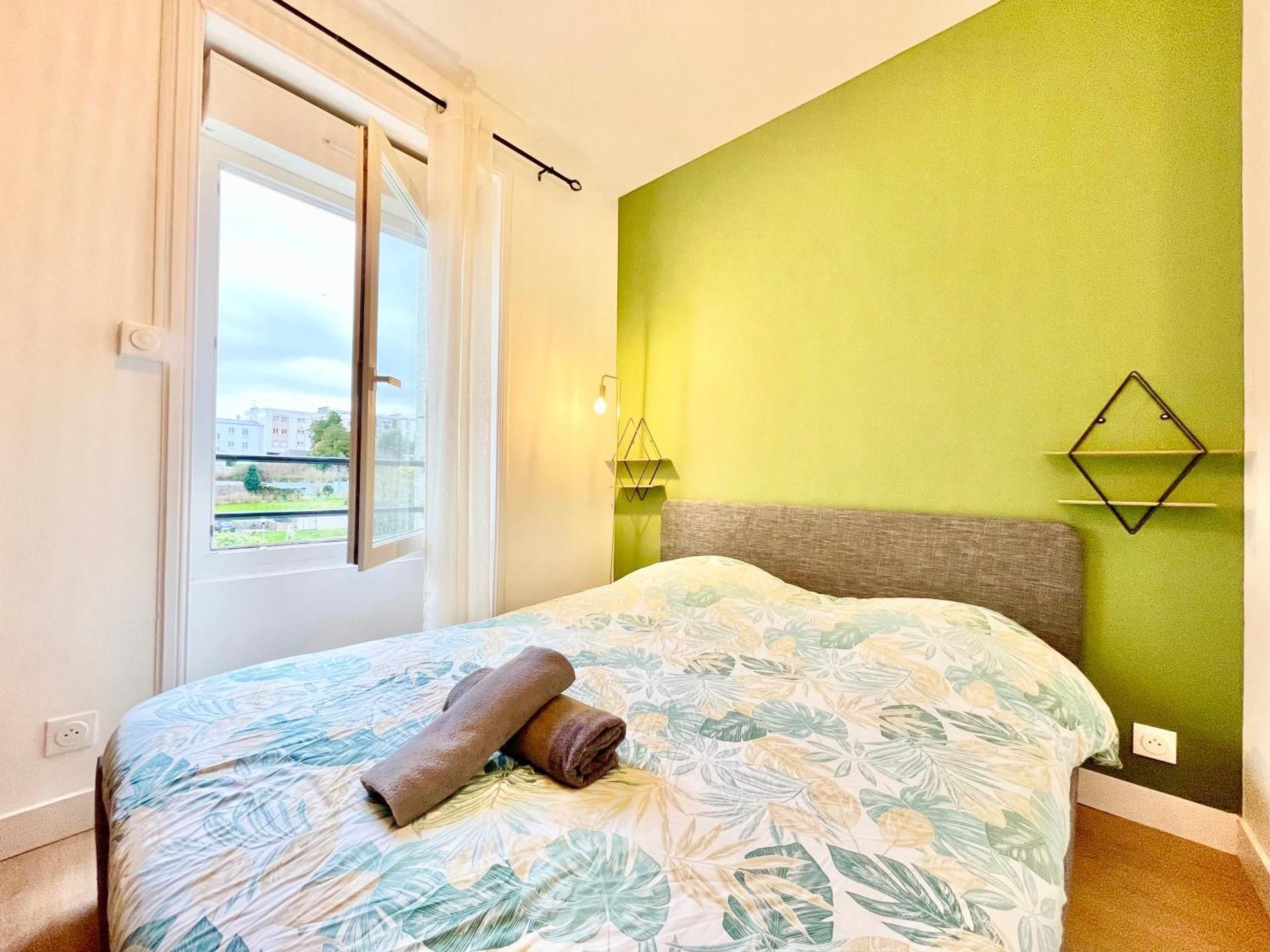DELUXE APARTMENT