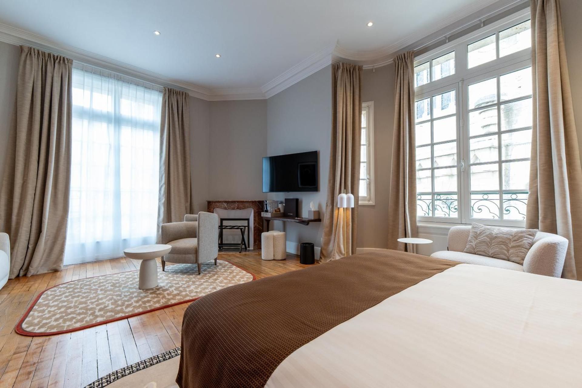Deluxe Suite