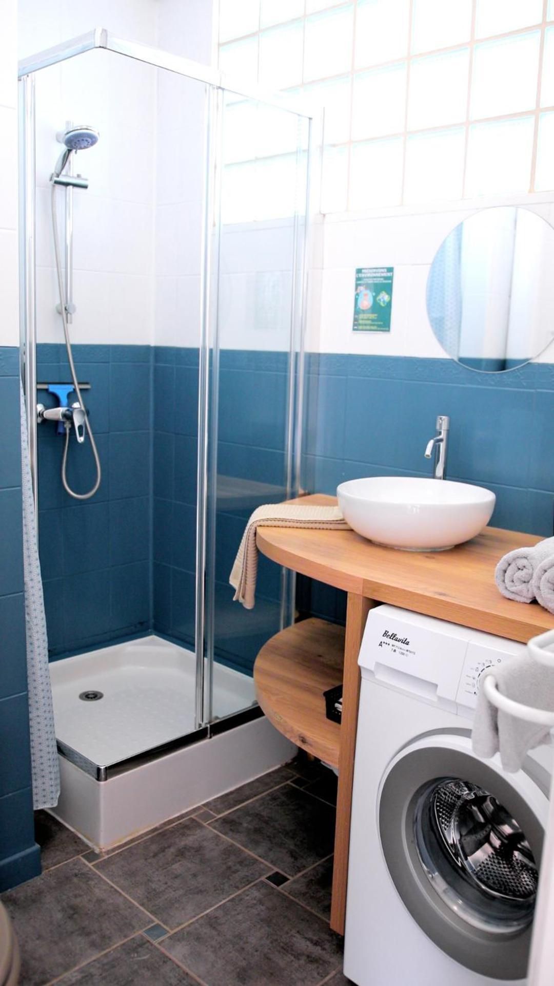 Apartment with Shower