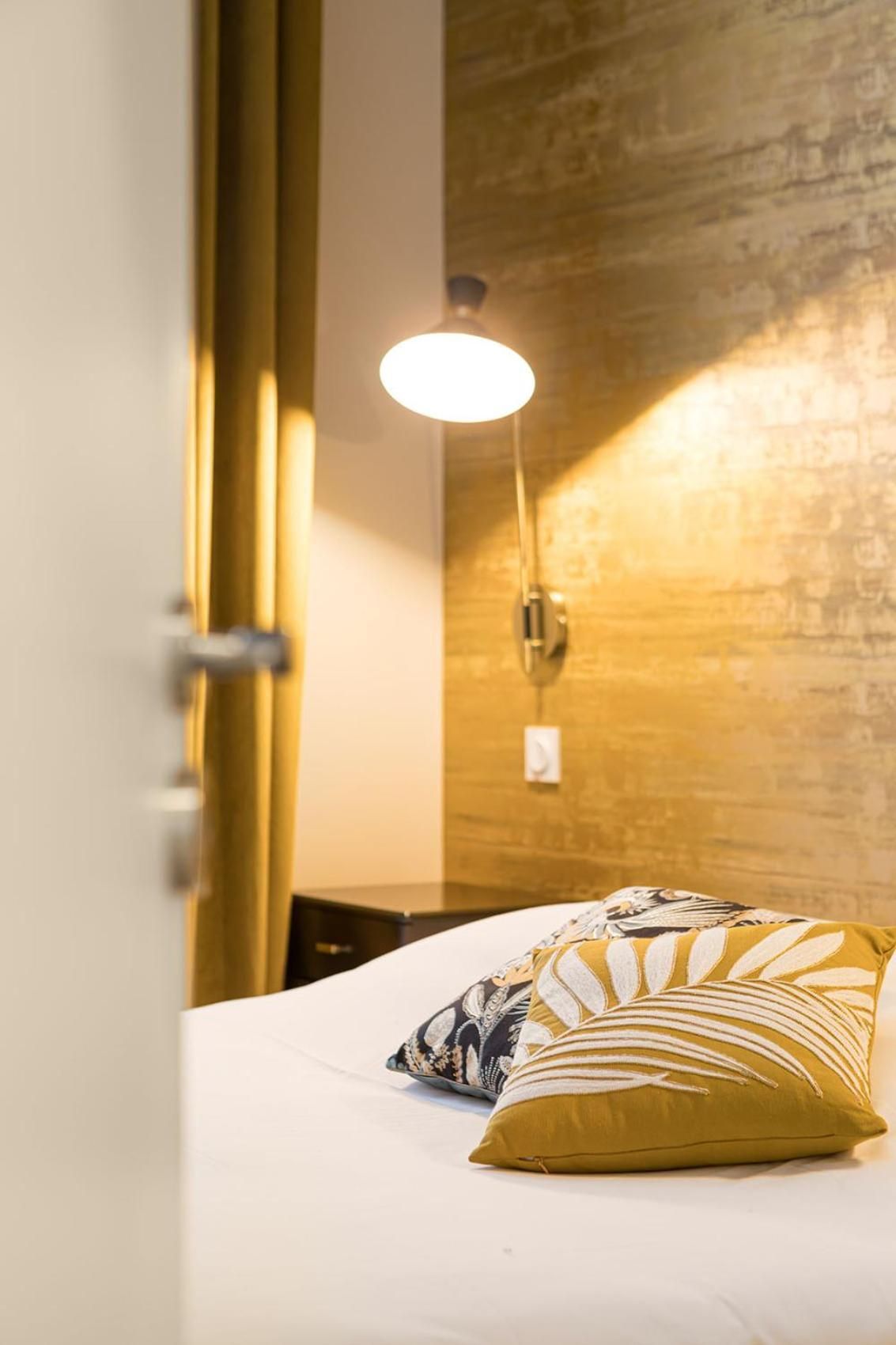 One-Bedroom Deluxe Apartment