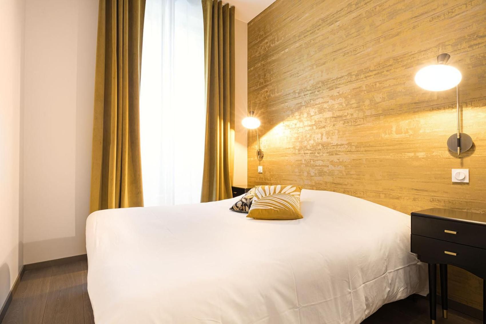 One-Bedroom Deluxe Apartment