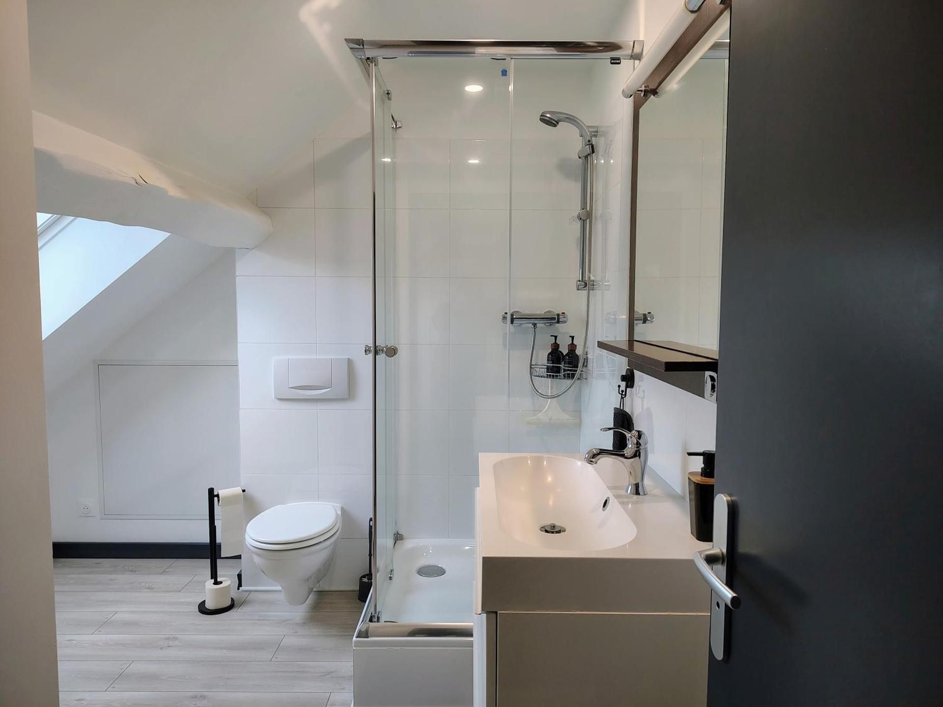 Single Room with Shared Bathroom