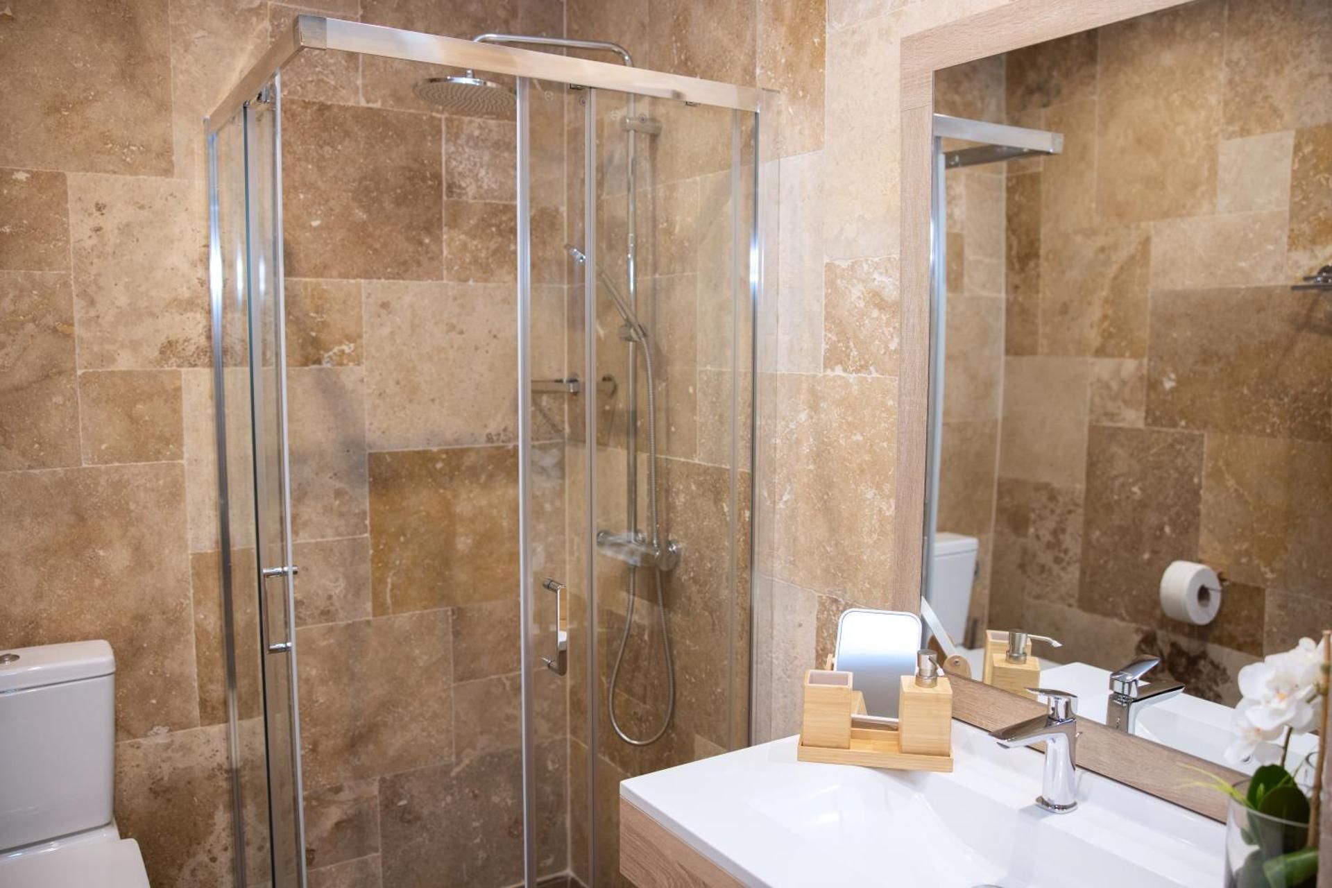 Deluxe Double Room with Shower