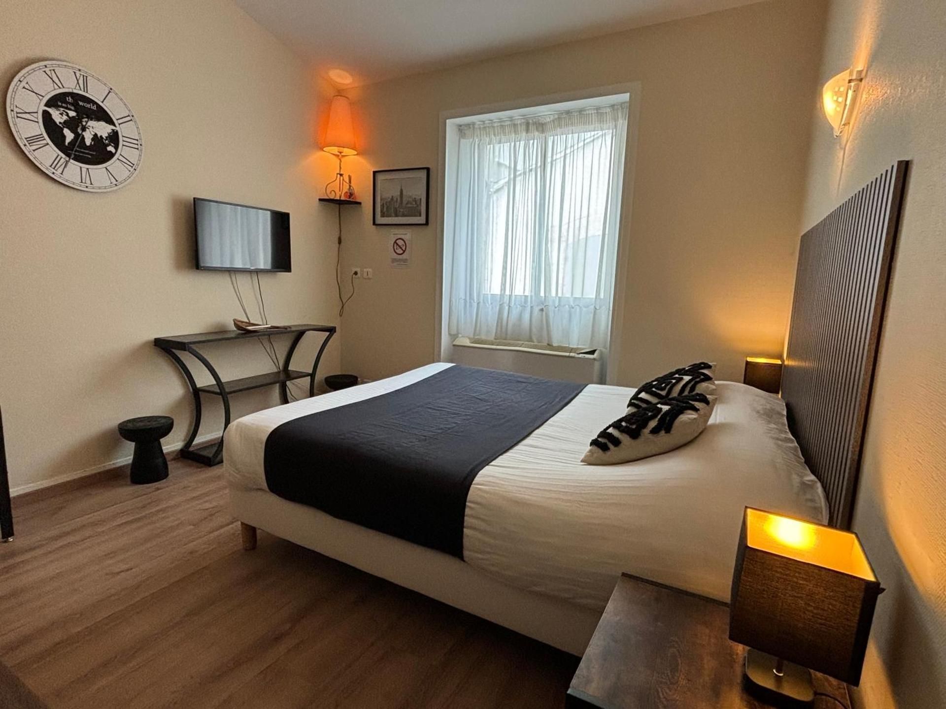 shared lounge/tv area