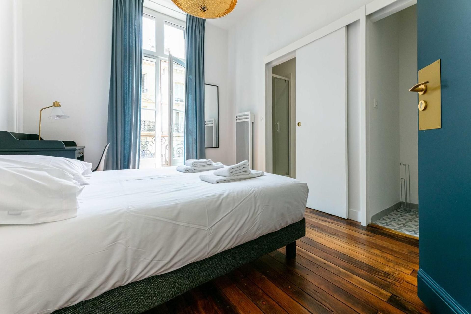 DELUXE APARTMENT