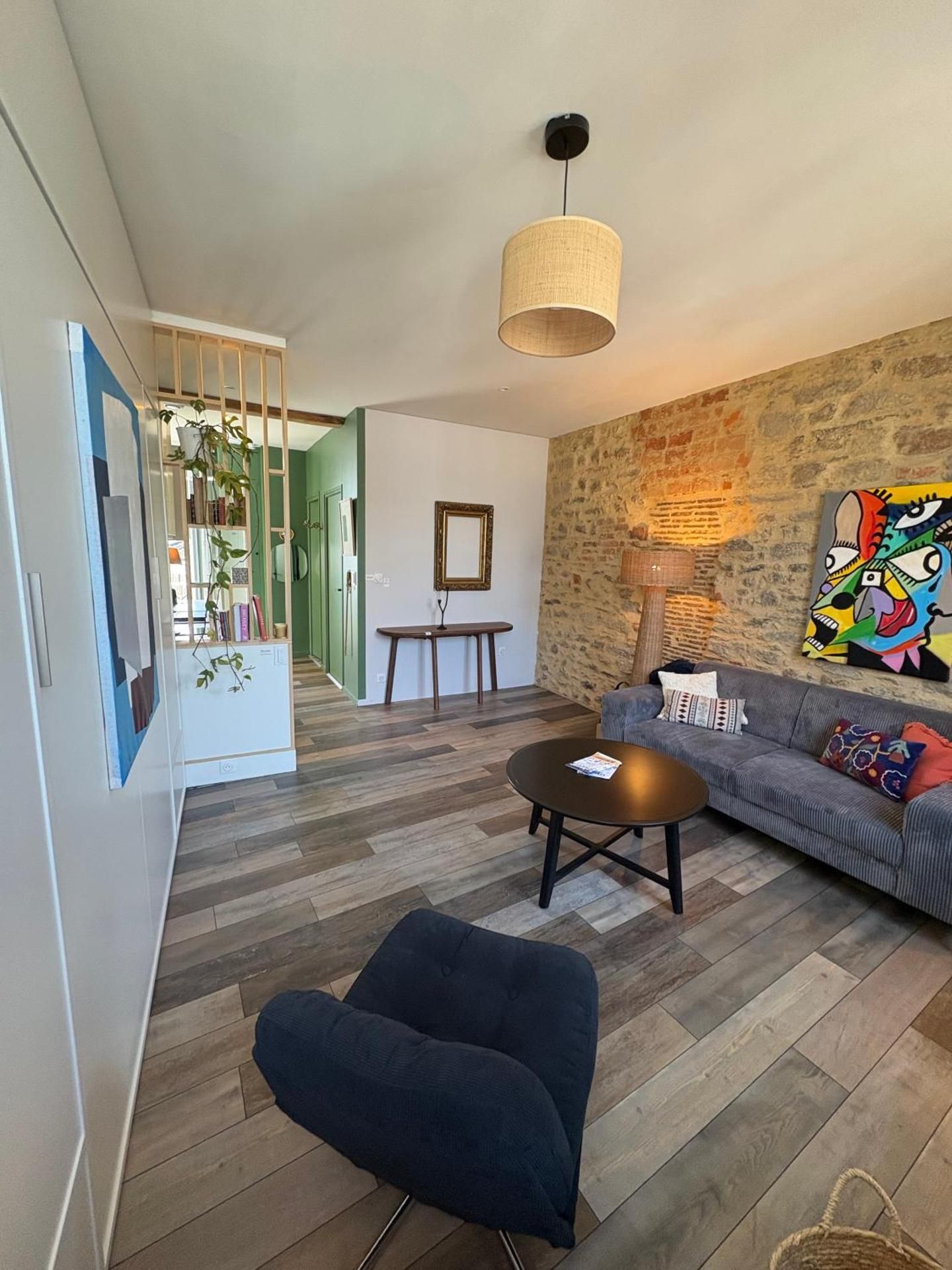 One-Bedroom Apartment