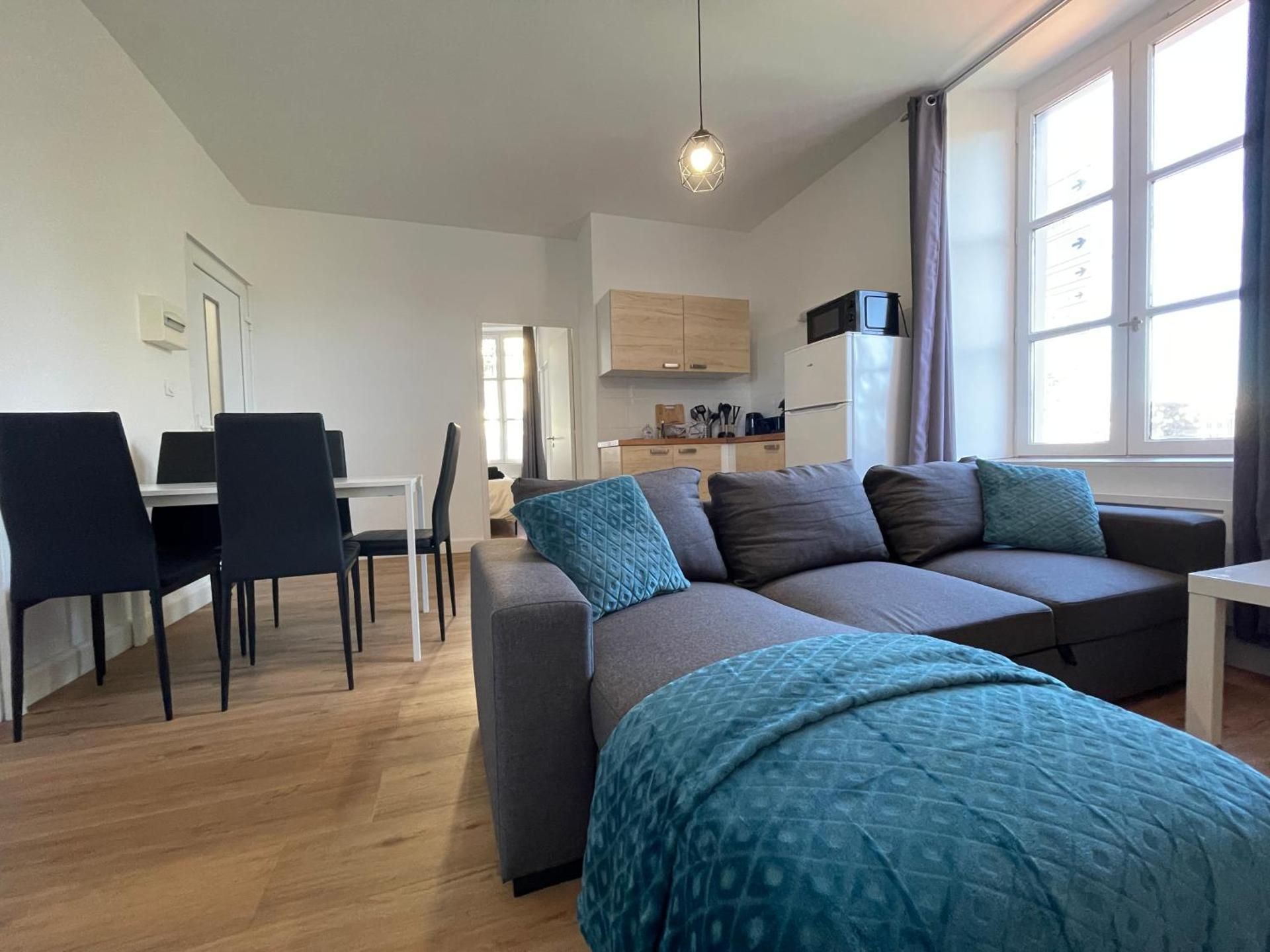 DELUXE APARTMENT
