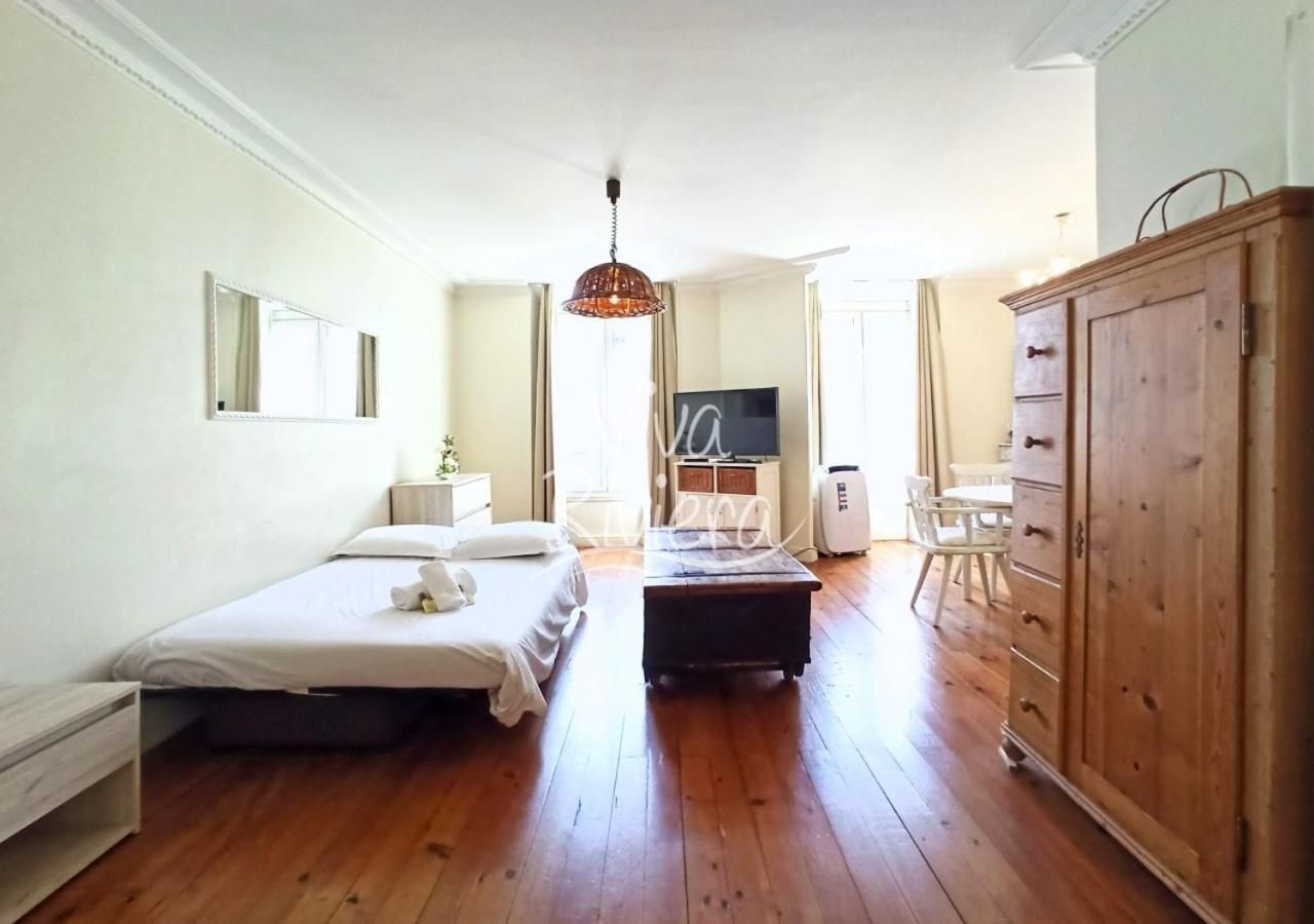 shared lounge/tv area