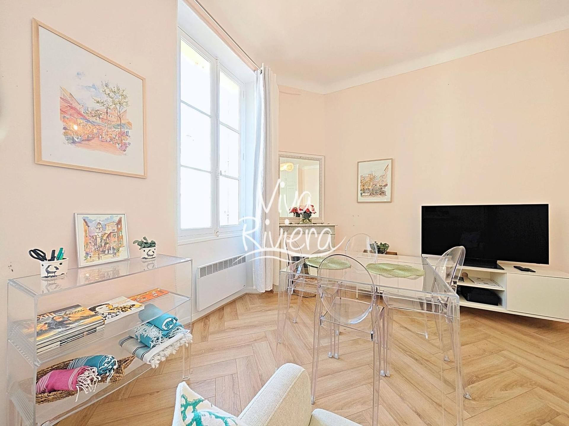 shared lounge/tv area