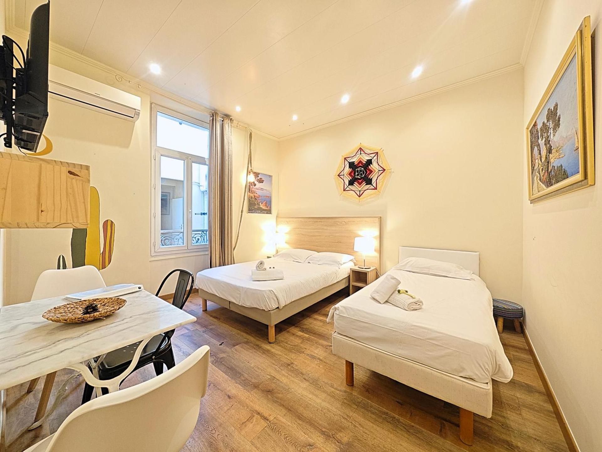 Viva Riviera - 19 rue des Freres Pradignac Two-Bedroom Apartment
