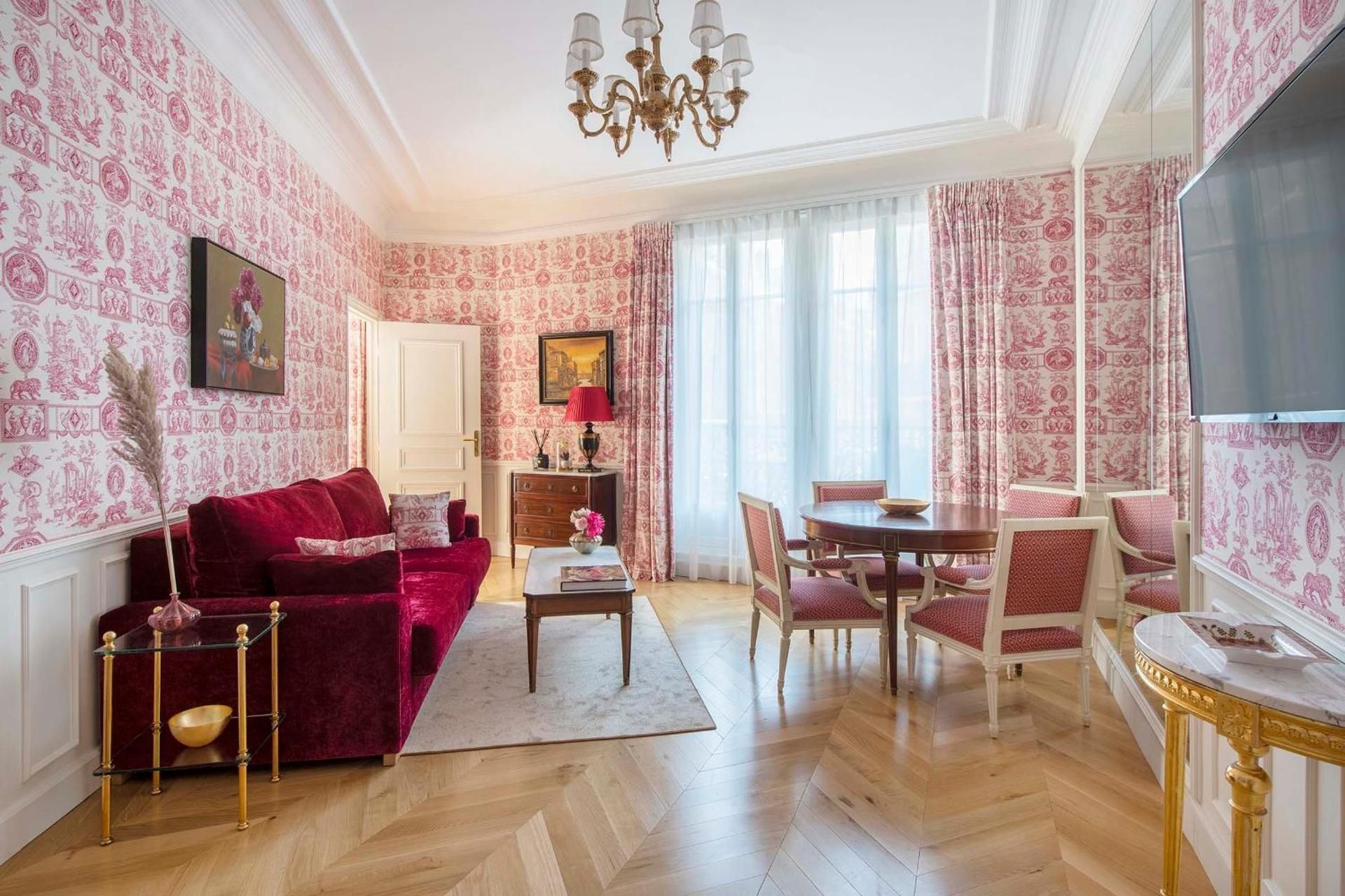 Deluxe King One-Bedroom with balcony GRENAT