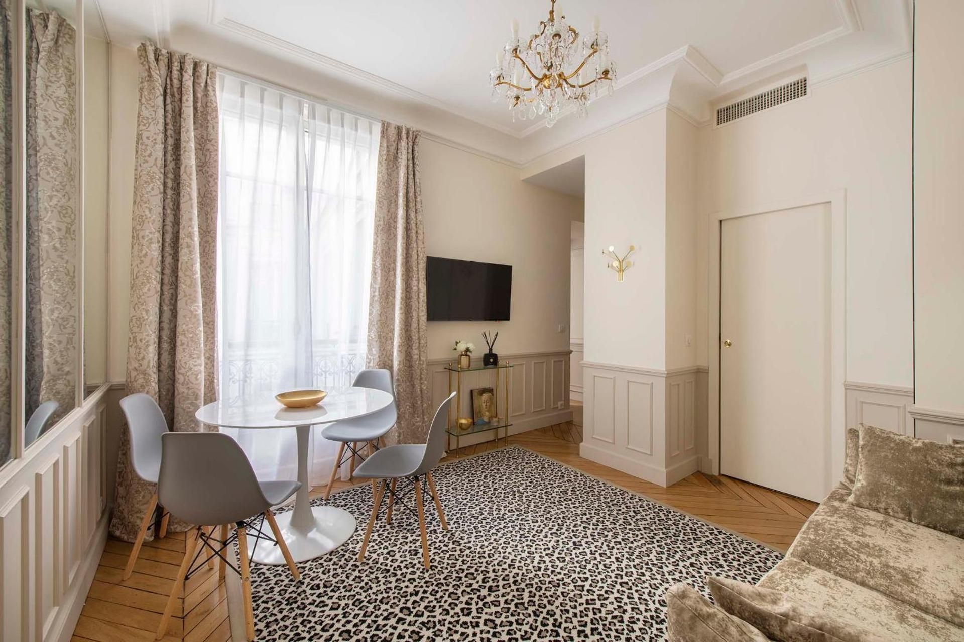Deluxe Queen One Bedroom OPALE