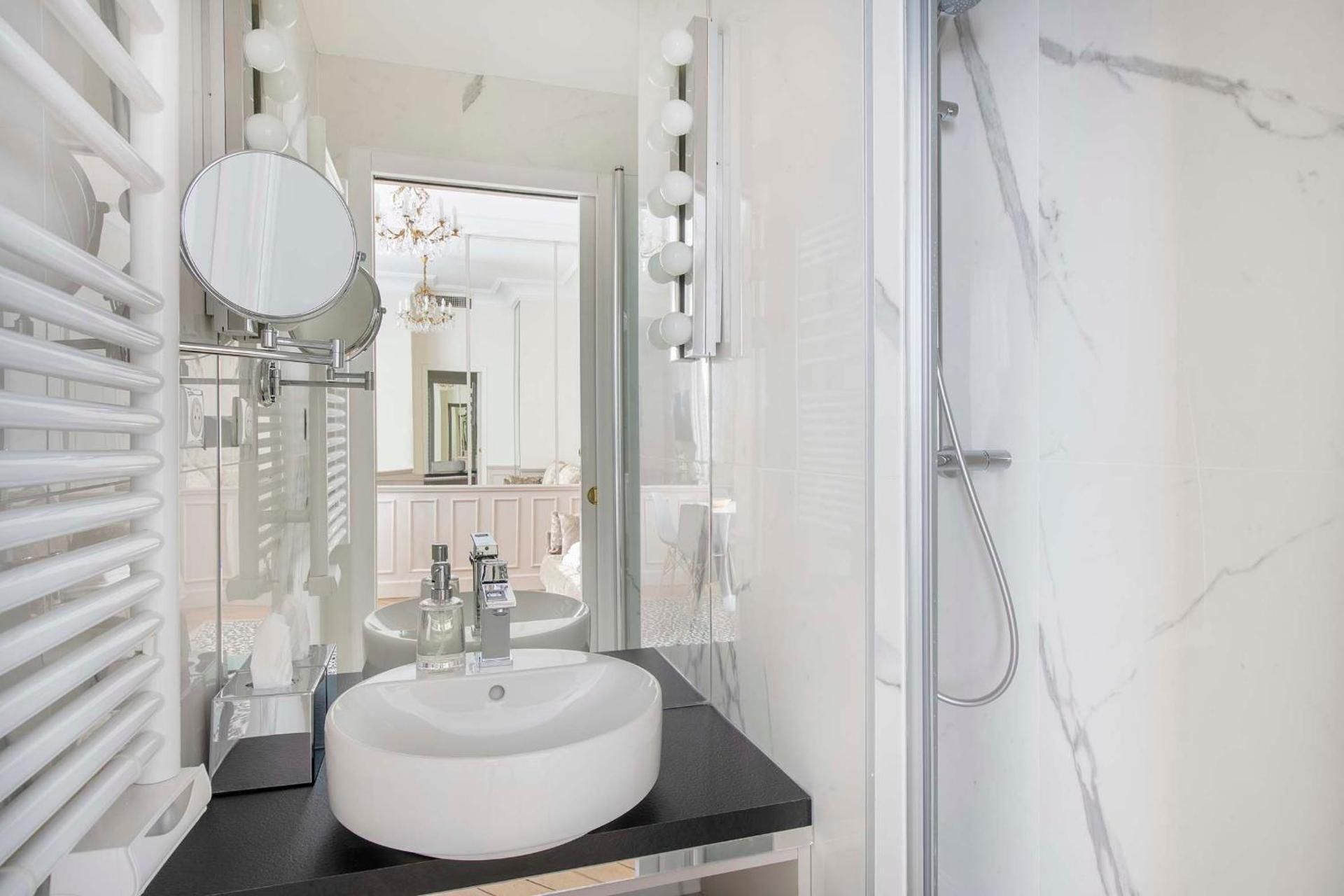 Deluxe Queen One Bedroom OPALE