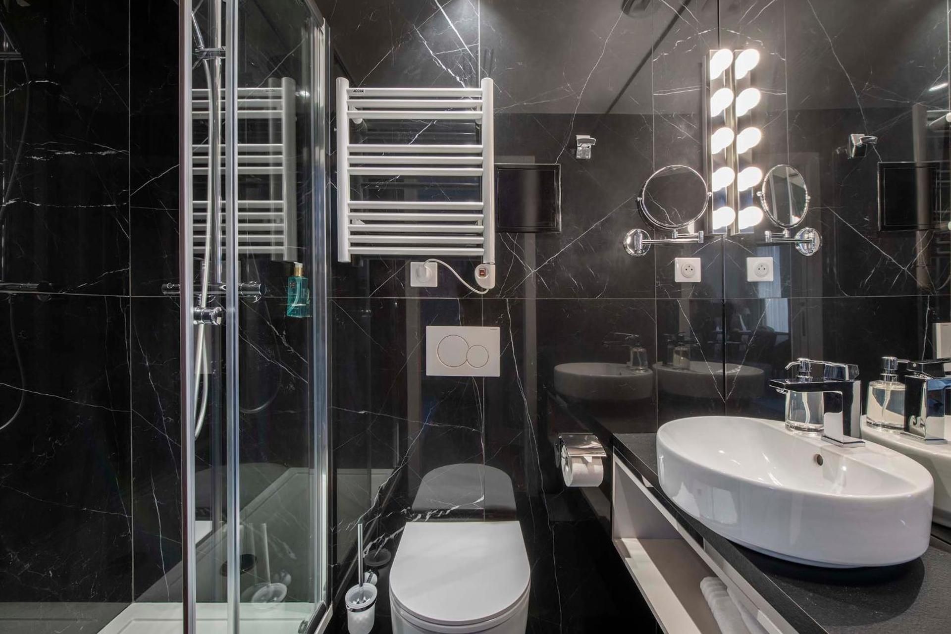 Deluxe Queen Studio with balcony TOPAZE